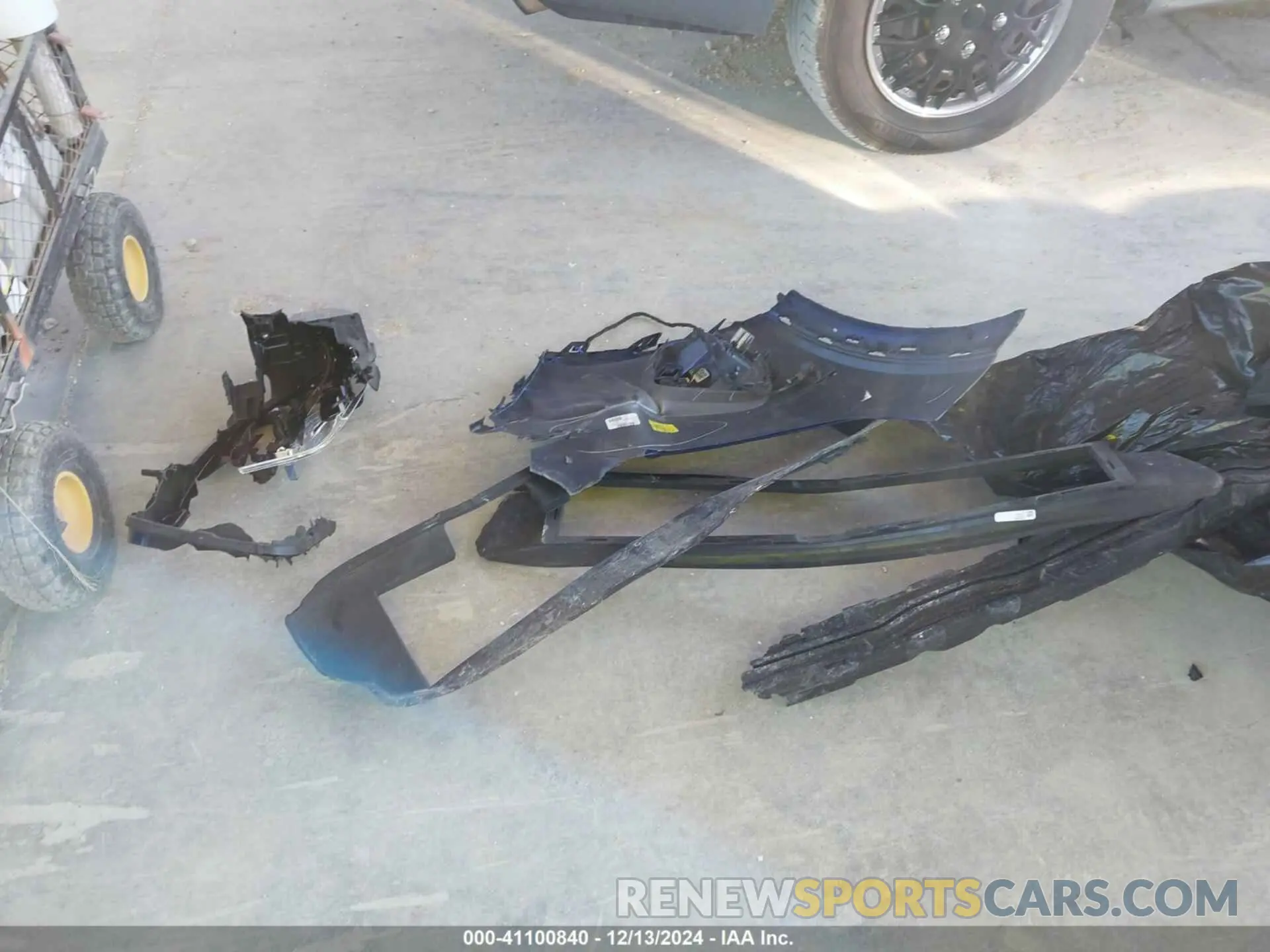 12 Photograph of a damaged car W1N4M4HB7MW089435 MERCEDES-BENZ GLB 250 2021
