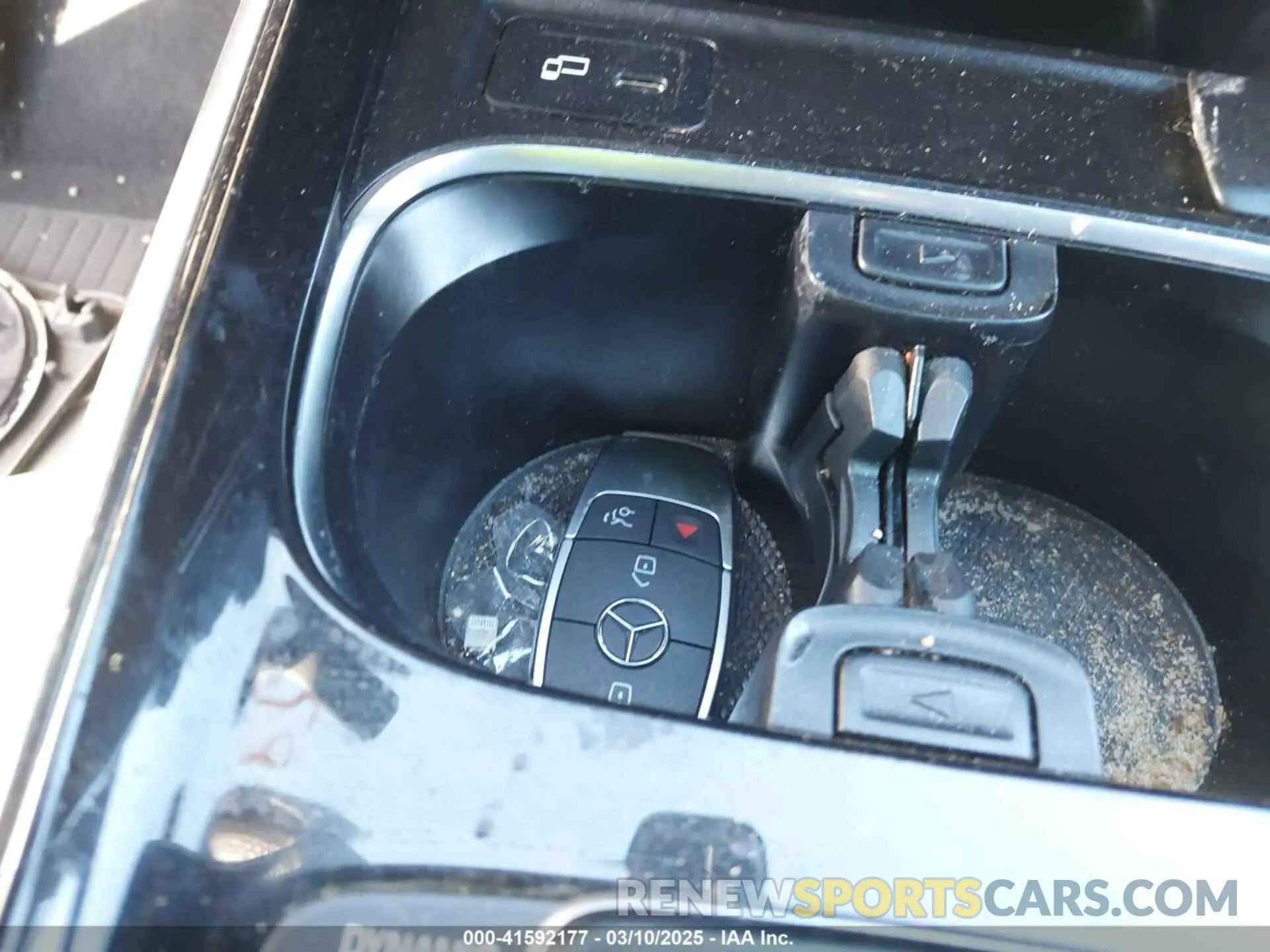 11 Photograph of a damaged car W1N4M4HBXMW099604 MERCEDES-BENZ GLB 250 2021