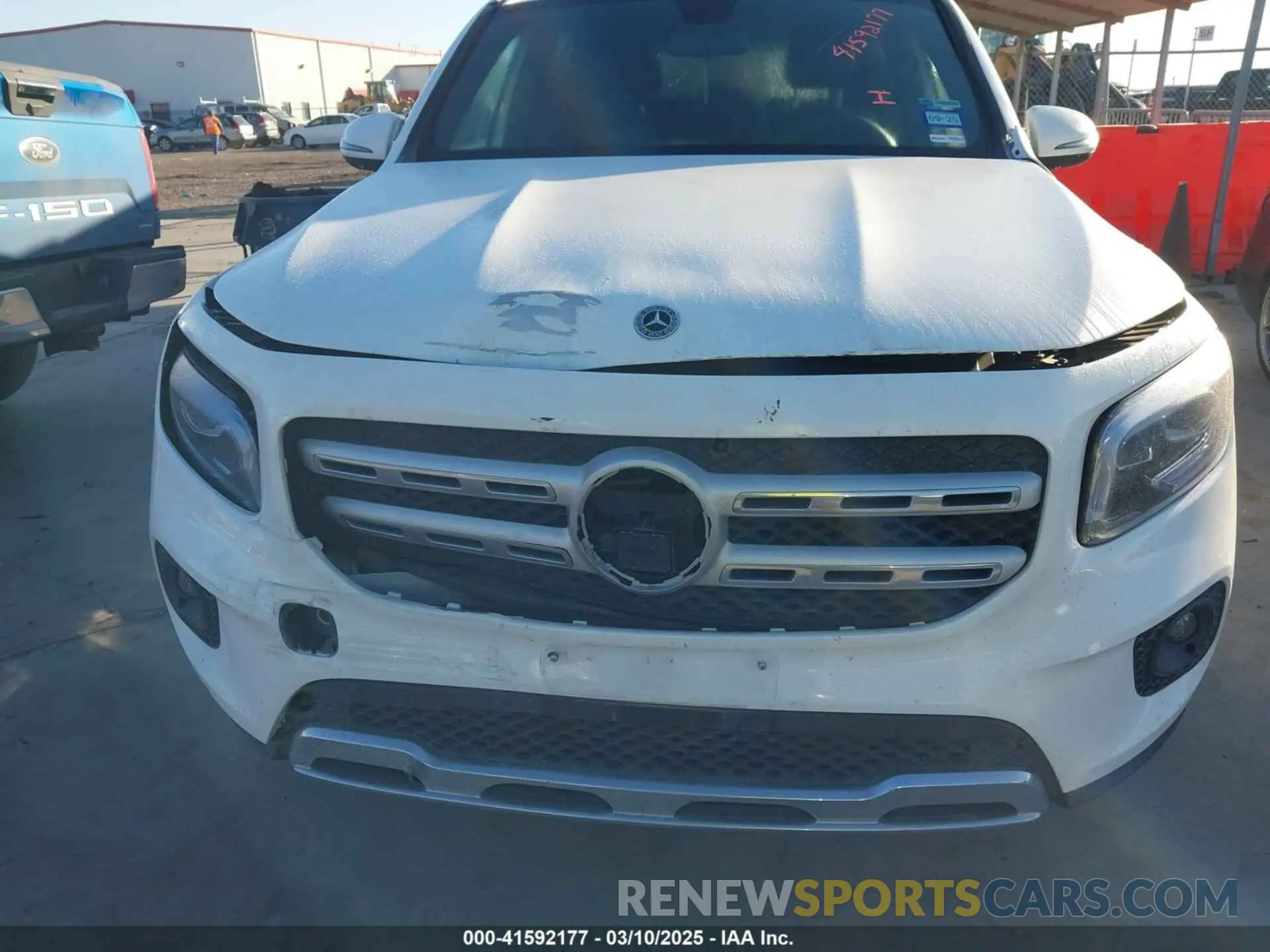 17 Photograph of a damaged car W1N4M4HBXMW099604 MERCEDES-BENZ GLB 250 2021