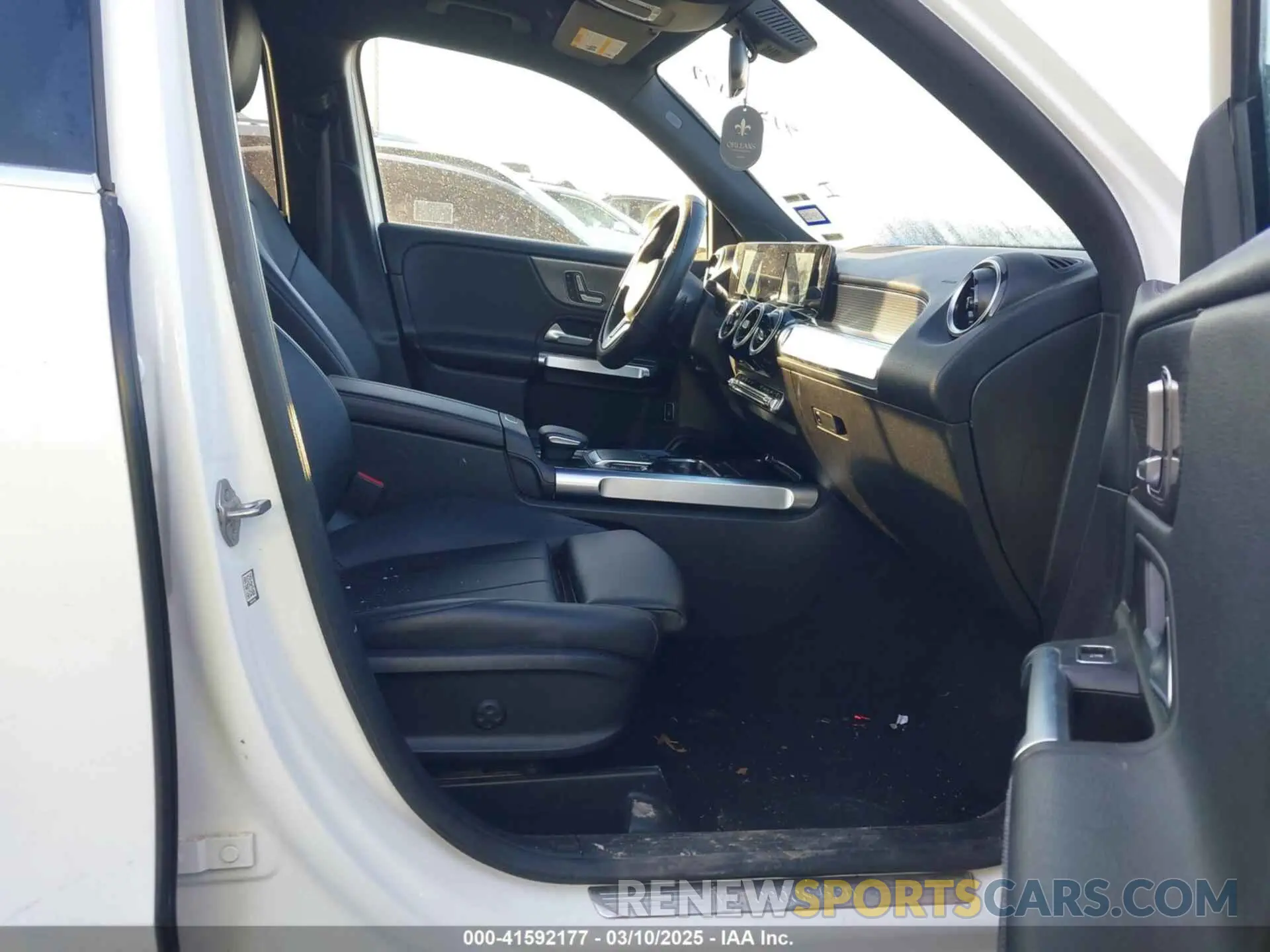 5 Photograph of a damaged car W1N4M4HBXMW099604 MERCEDES-BENZ GLB 250 2021