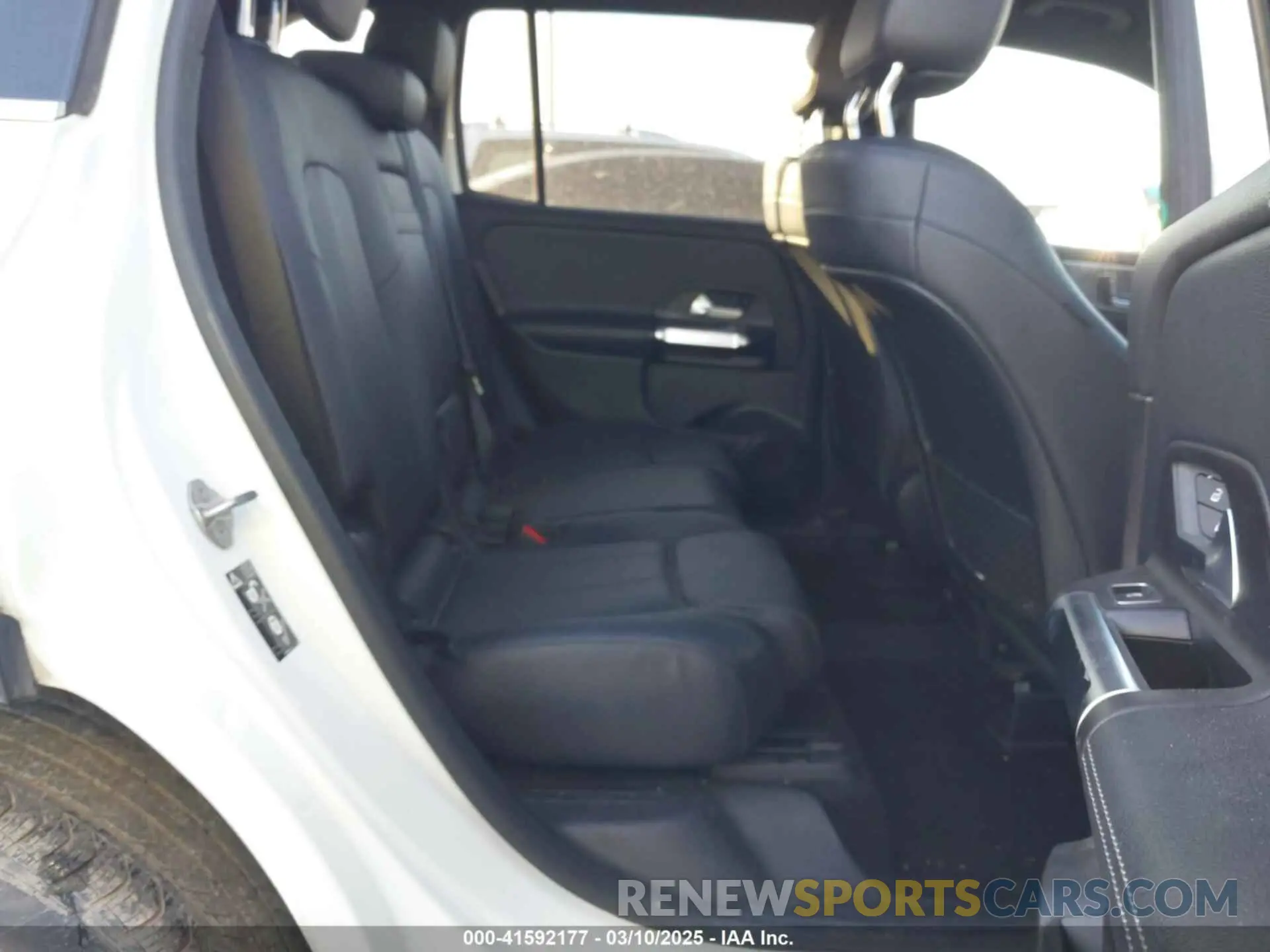 8 Photograph of a damaged car W1N4M4HBXMW099604 MERCEDES-BENZ GLB 250 2021