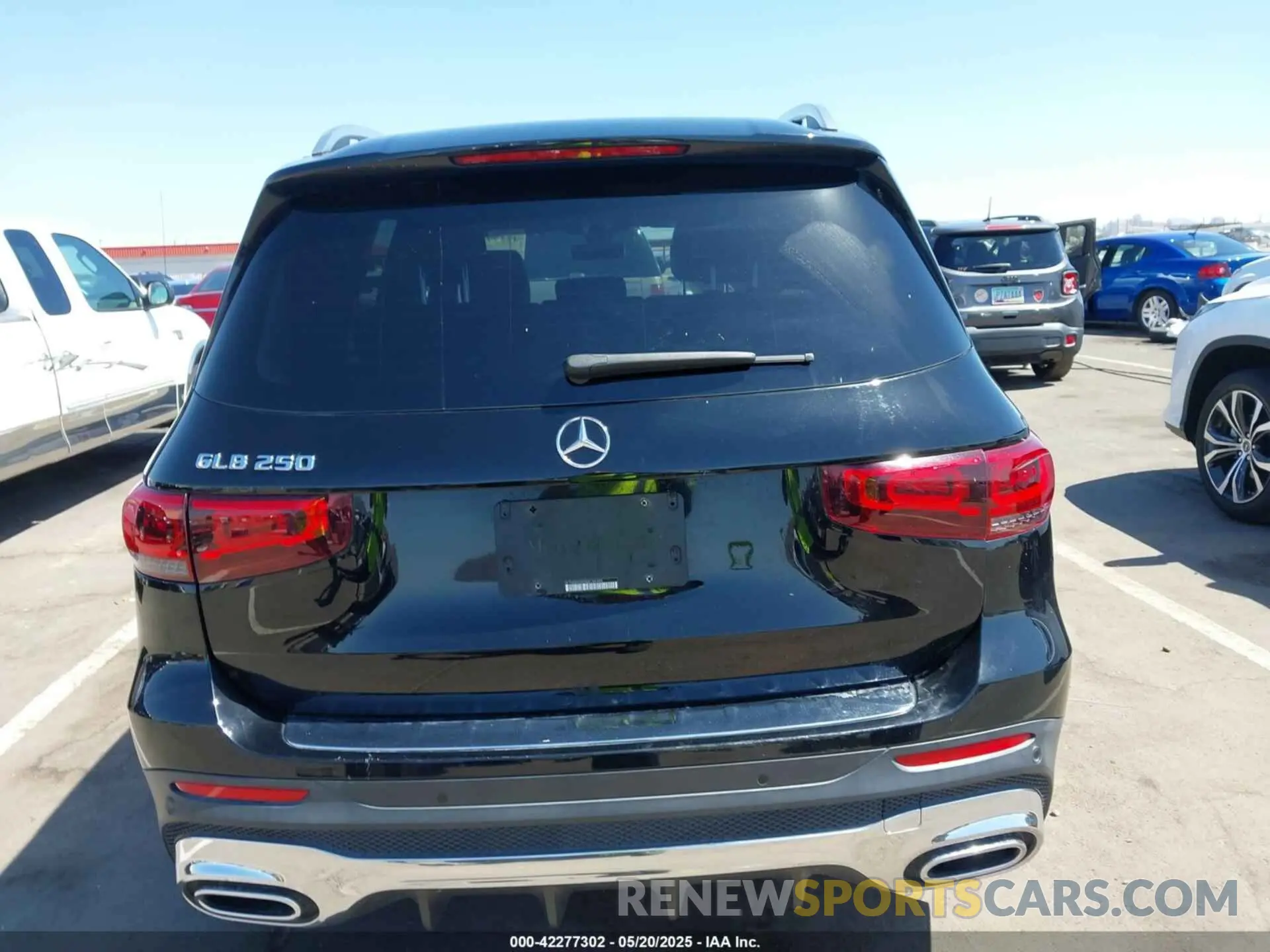17 Photograph of a damaged car W1N4M4GB0NW184499 MERCEDES-BENZ GLB 250 2022
