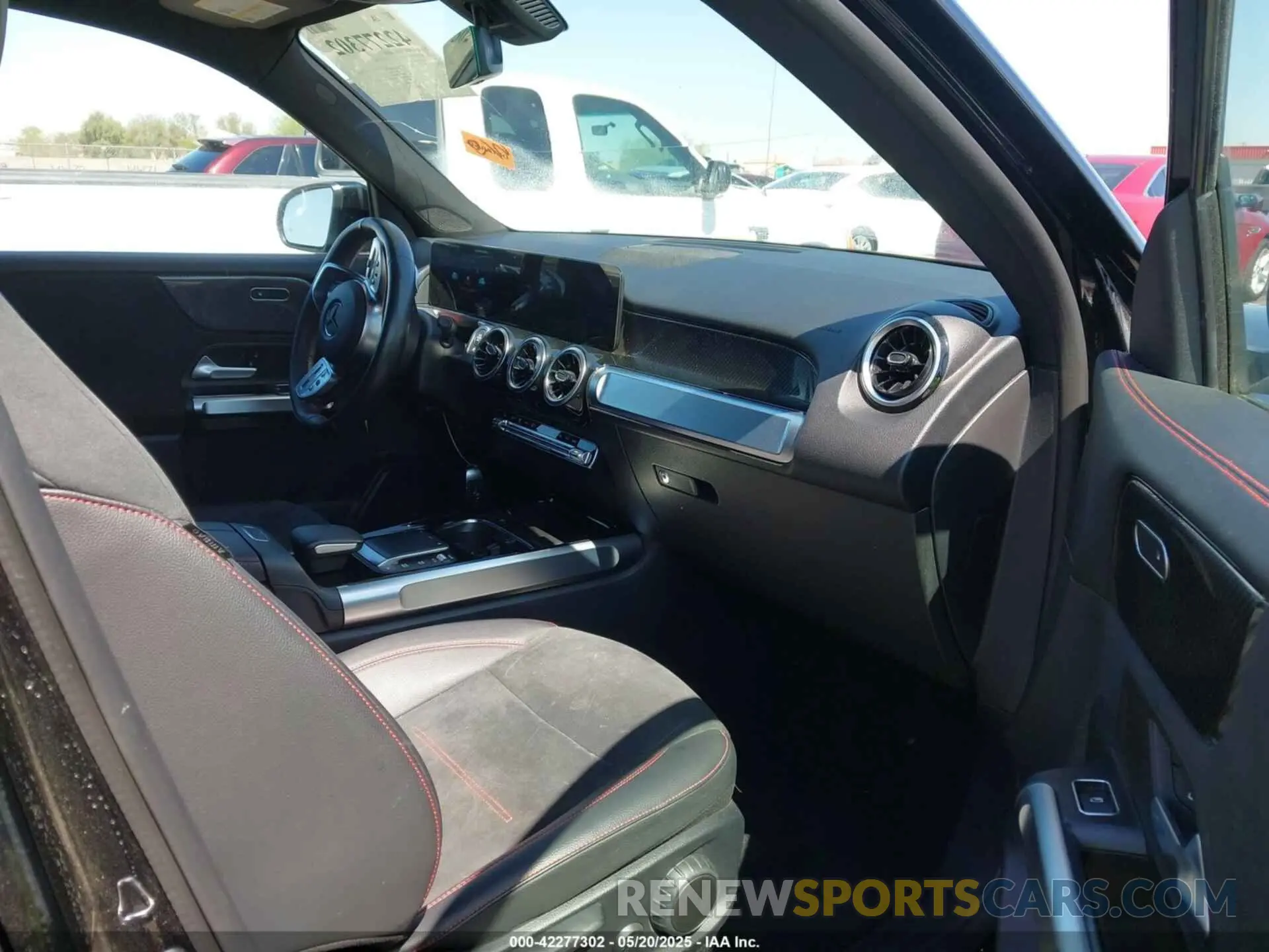 5 Photograph of a damaged car W1N4M4GB0NW184499 MERCEDES-BENZ GLB 250 2022
