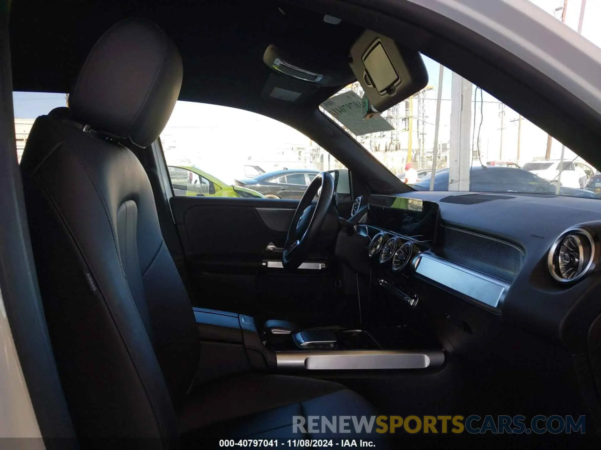 5 Photograph of a damaged car W1N4M4GB1NW204050 MERCEDES-BENZ GLB 250 2022