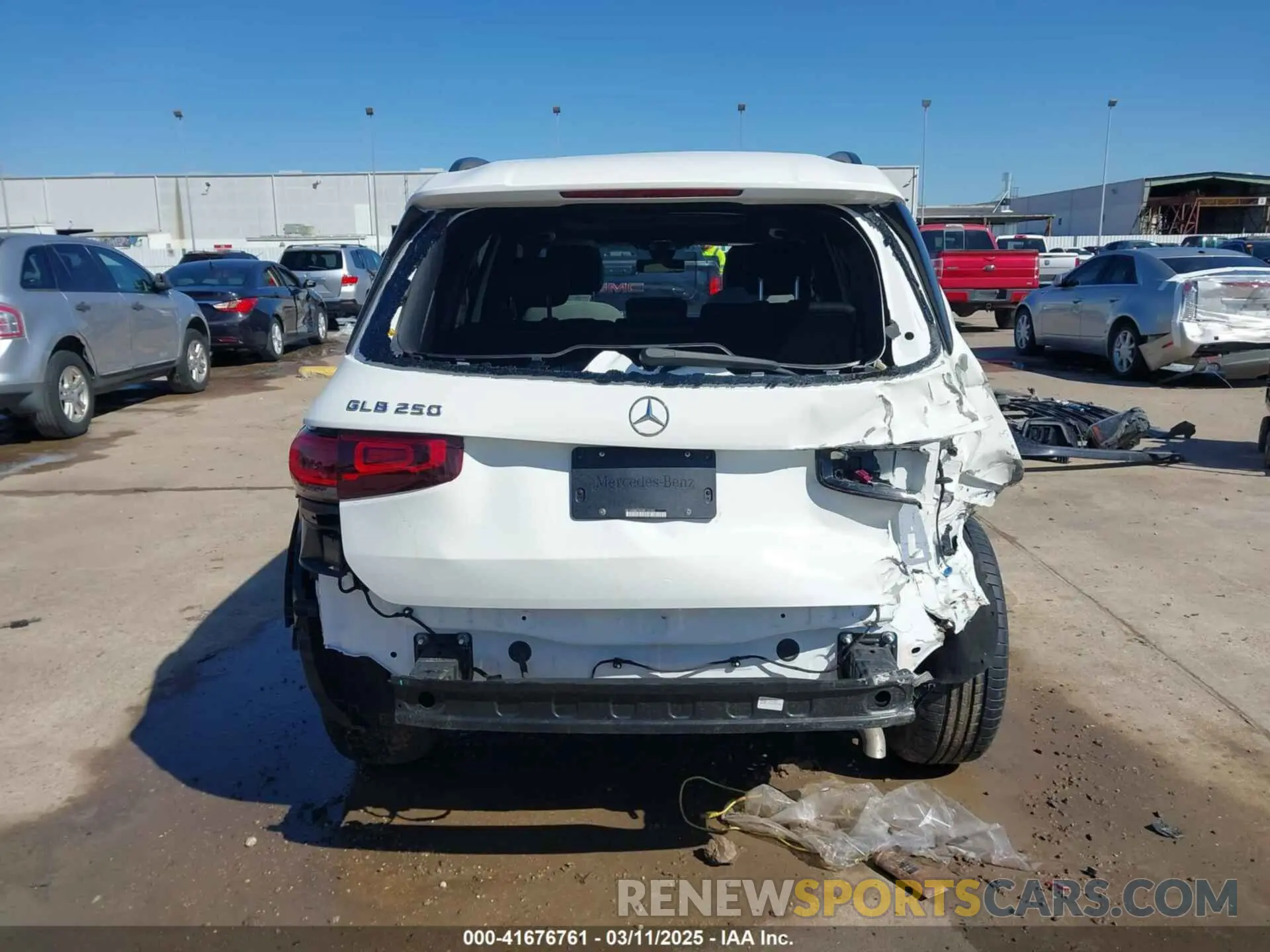 17 Photograph of a damaged car W1N4M4GB6NW183163 MERCEDES-BENZ GLB 250 2022