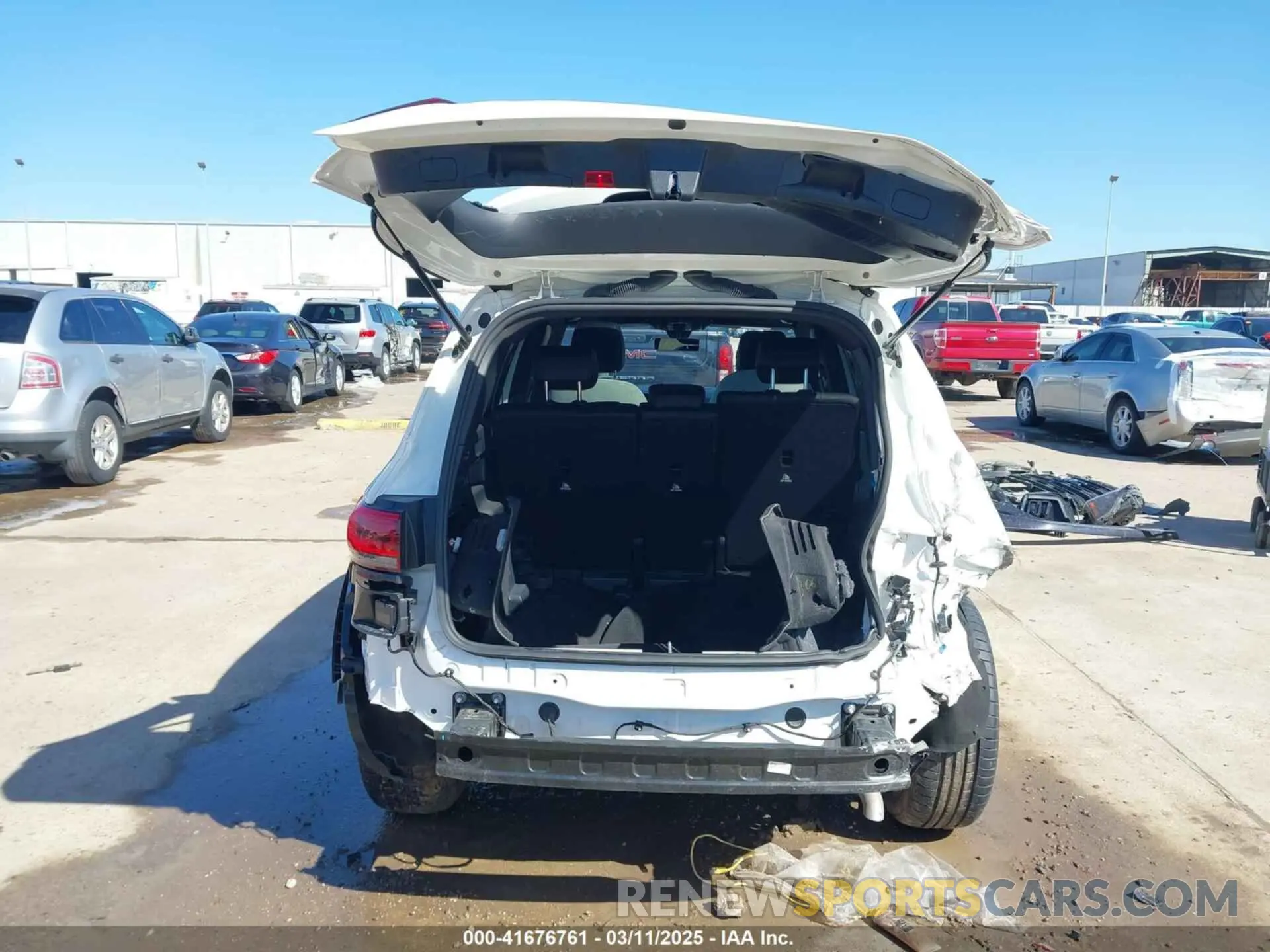 18 Photograph of a damaged car W1N4M4GB6NW183163 MERCEDES-BENZ GLB 250 2022