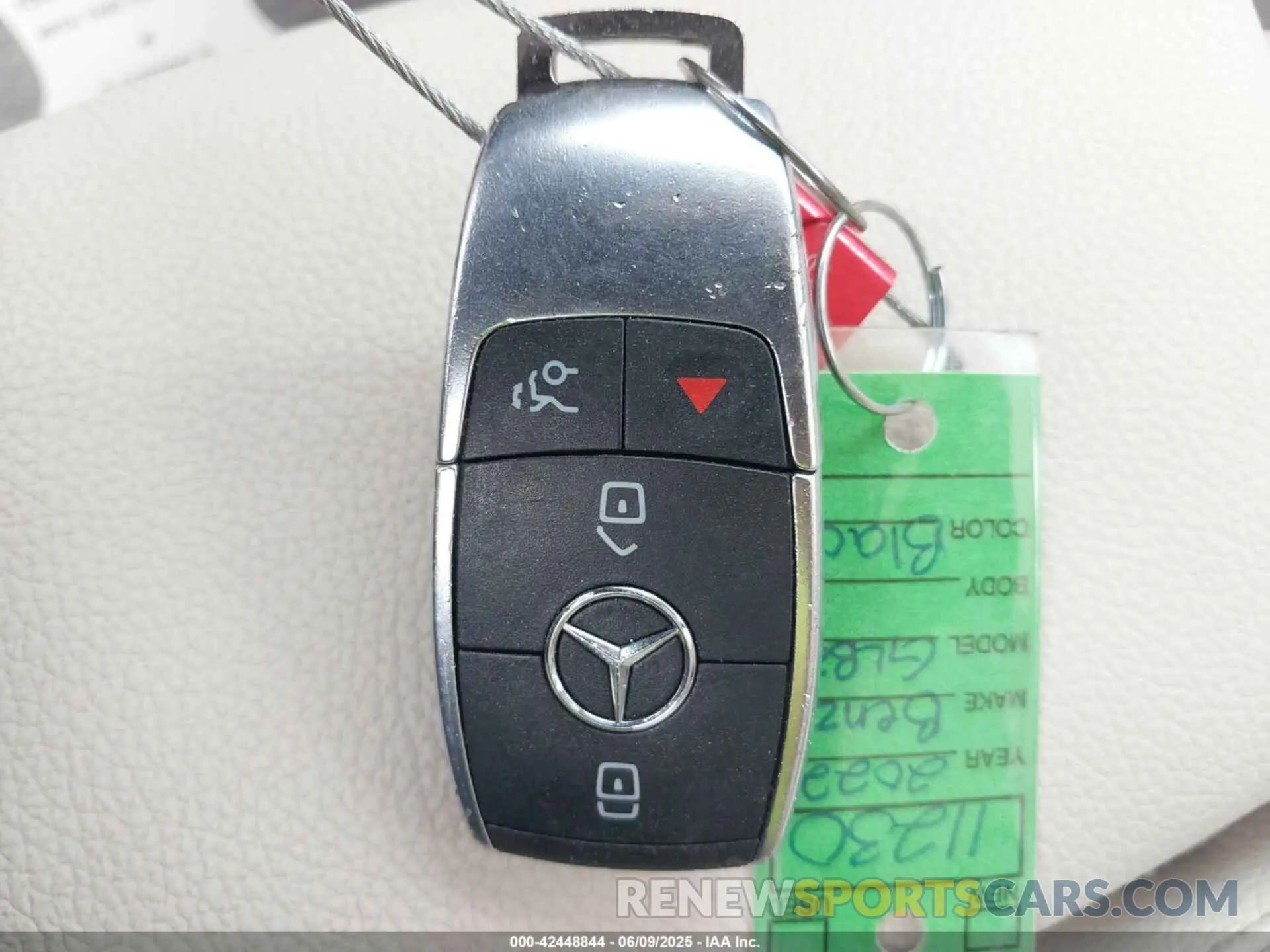 11 Photograph of a damaged car W1N4M4GB9NW239418 MERCEDES-BENZ GLB 250 2022