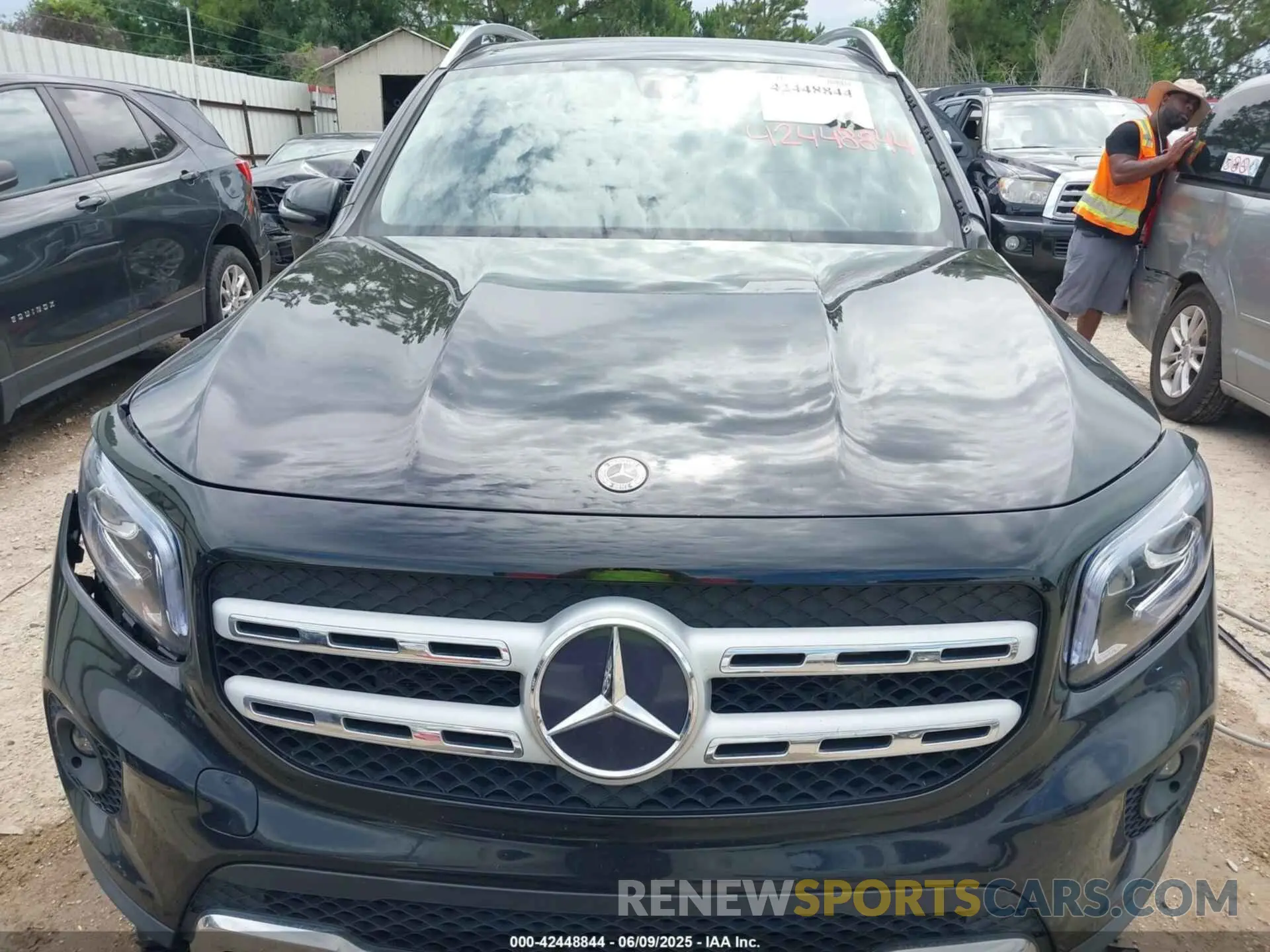 13 Photograph of a damaged car W1N4M4GB9NW239418 MERCEDES-BENZ GLB 250 2022