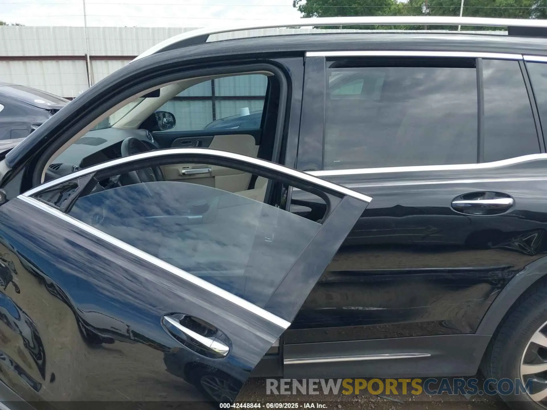 15 Photograph of a damaged car W1N4M4GB9NW239418 MERCEDES-BENZ GLB 250 2022