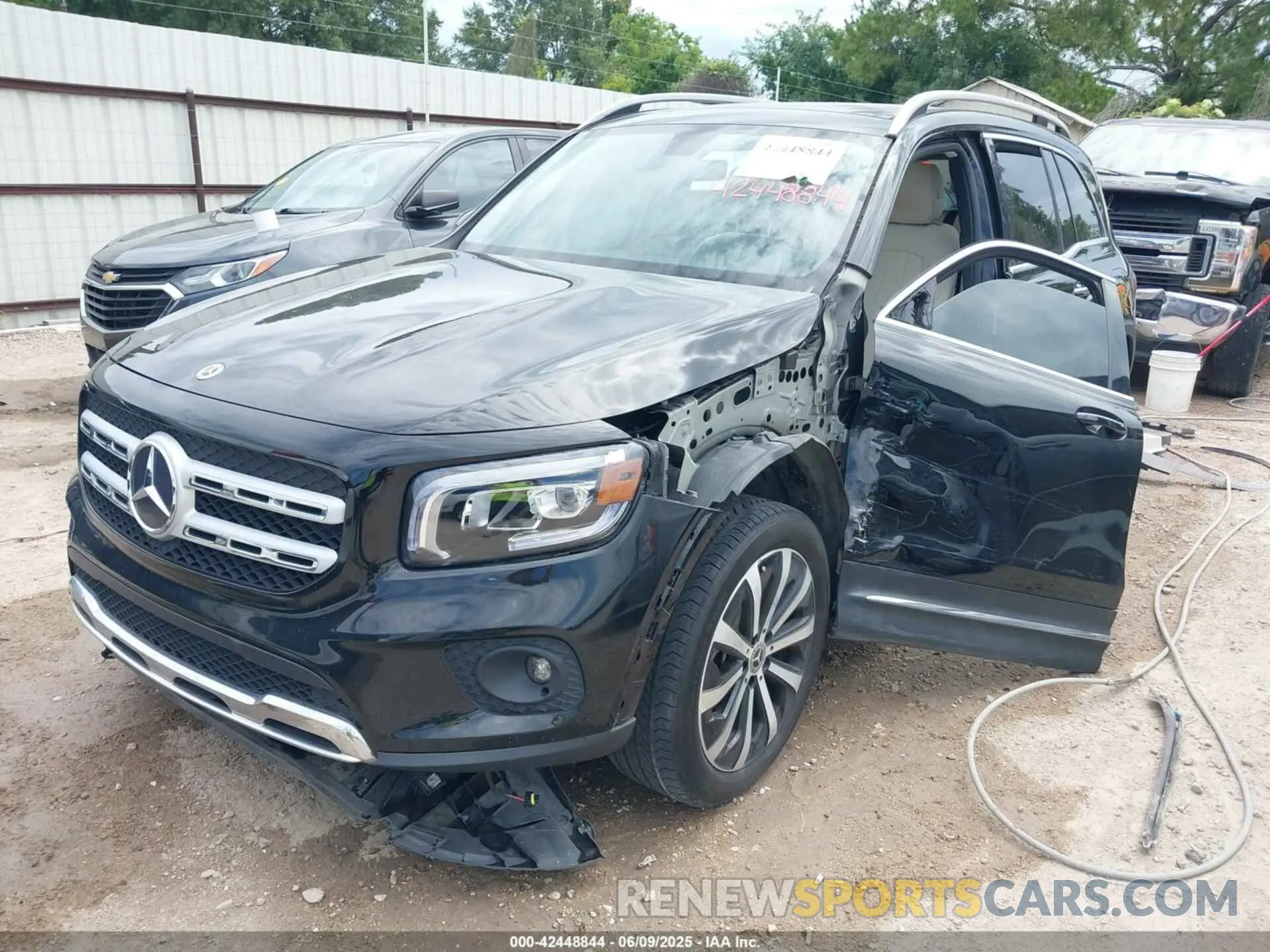 2 Photograph of a damaged car W1N4M4GB9NW239418 MERCEDES-BENZ GLB 250 2022