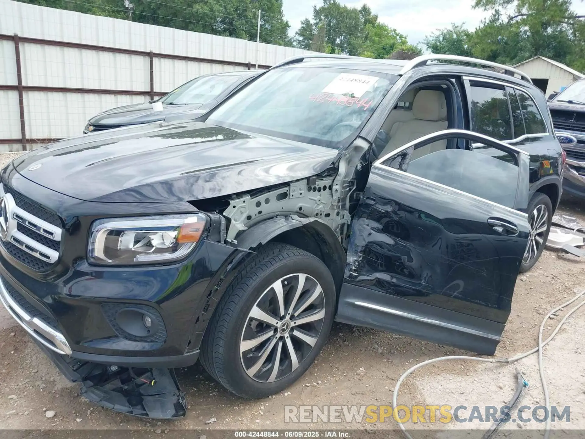6 Photograph of a damaged car W1N4M4GB9NW239418 MERCEDES-BENZ GLB 250 2022