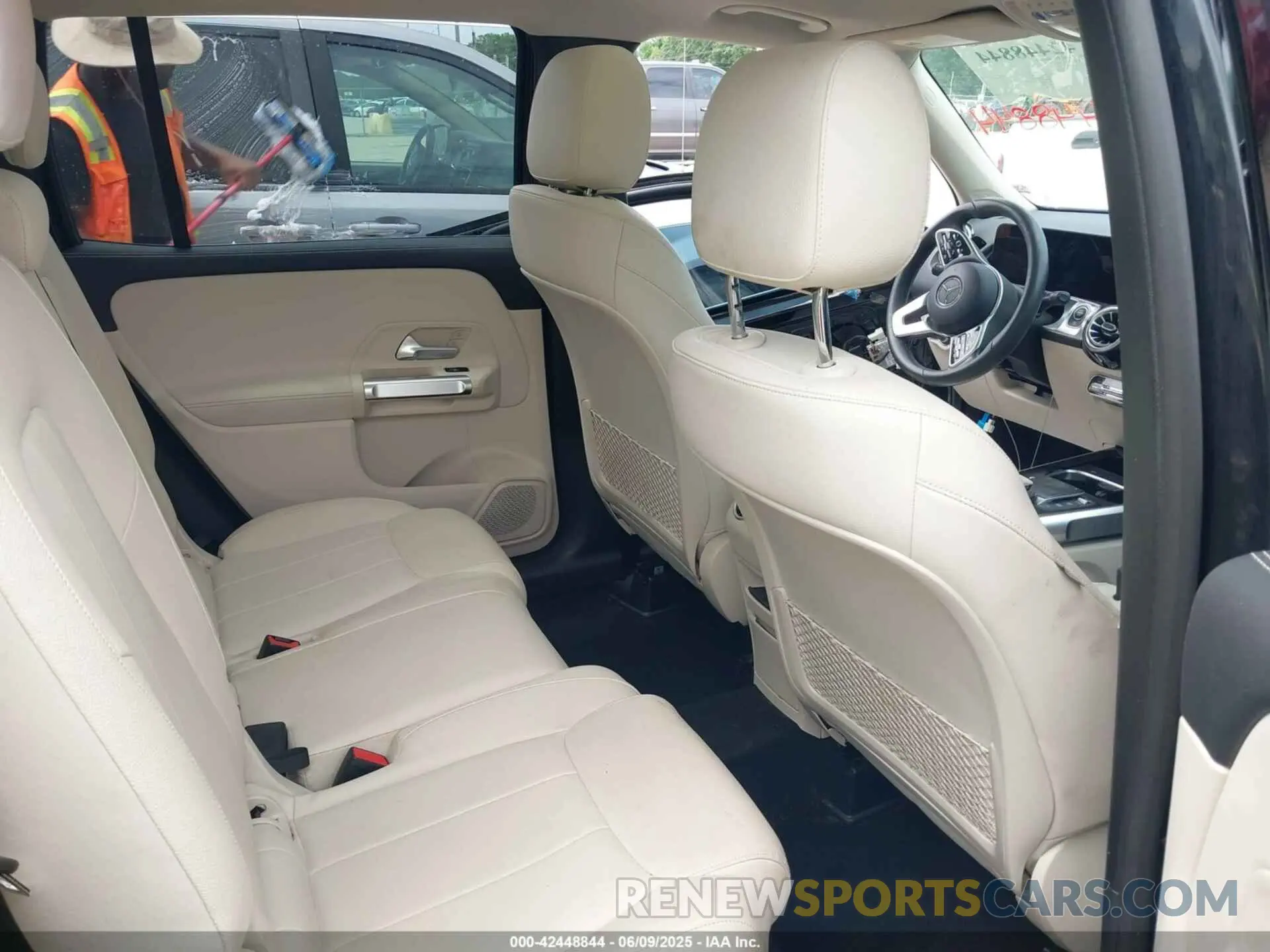 8 Photograph of a damaged car W1N4M4GB9NW239418 MERCEDES-BENZ GLB 250 2022