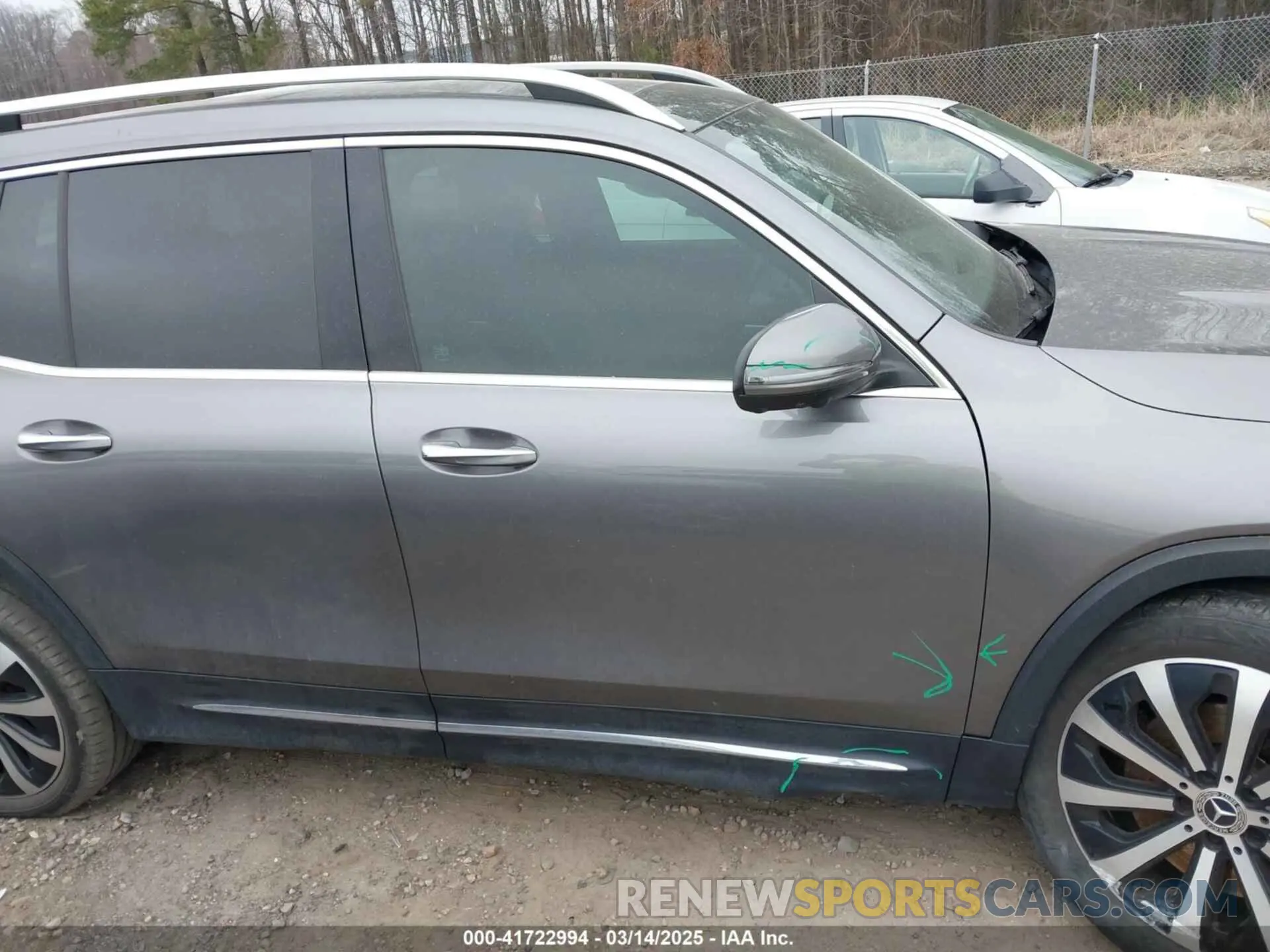 13 Photograph of a damaged car W1N4M4GBXNW238455 MERCEDES-BENZ GLB 250 2022