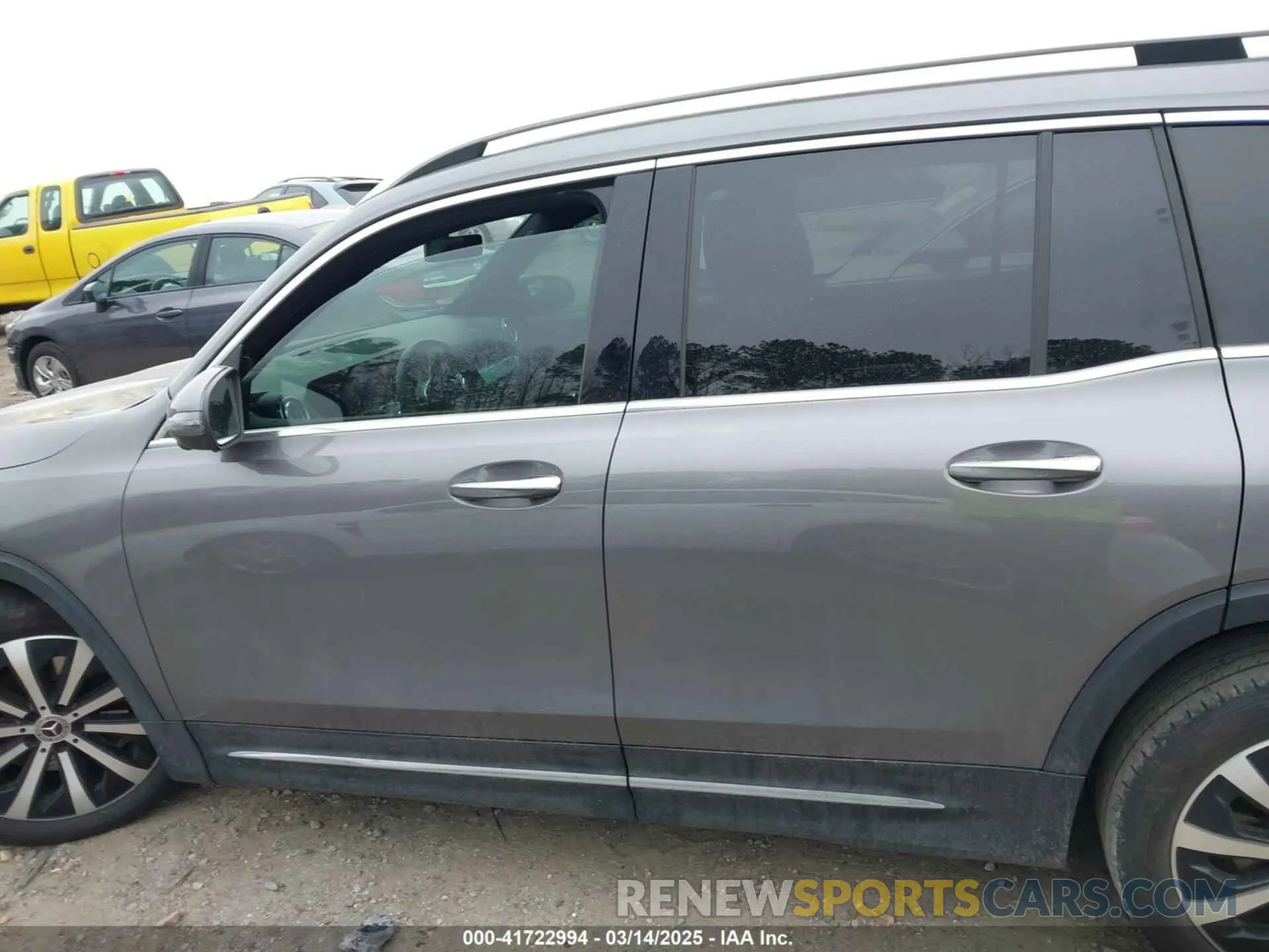 14 Photograph of a damaged car W1N4M4GBXNW238455 MERCEDES-BENZ GLB 250 2022