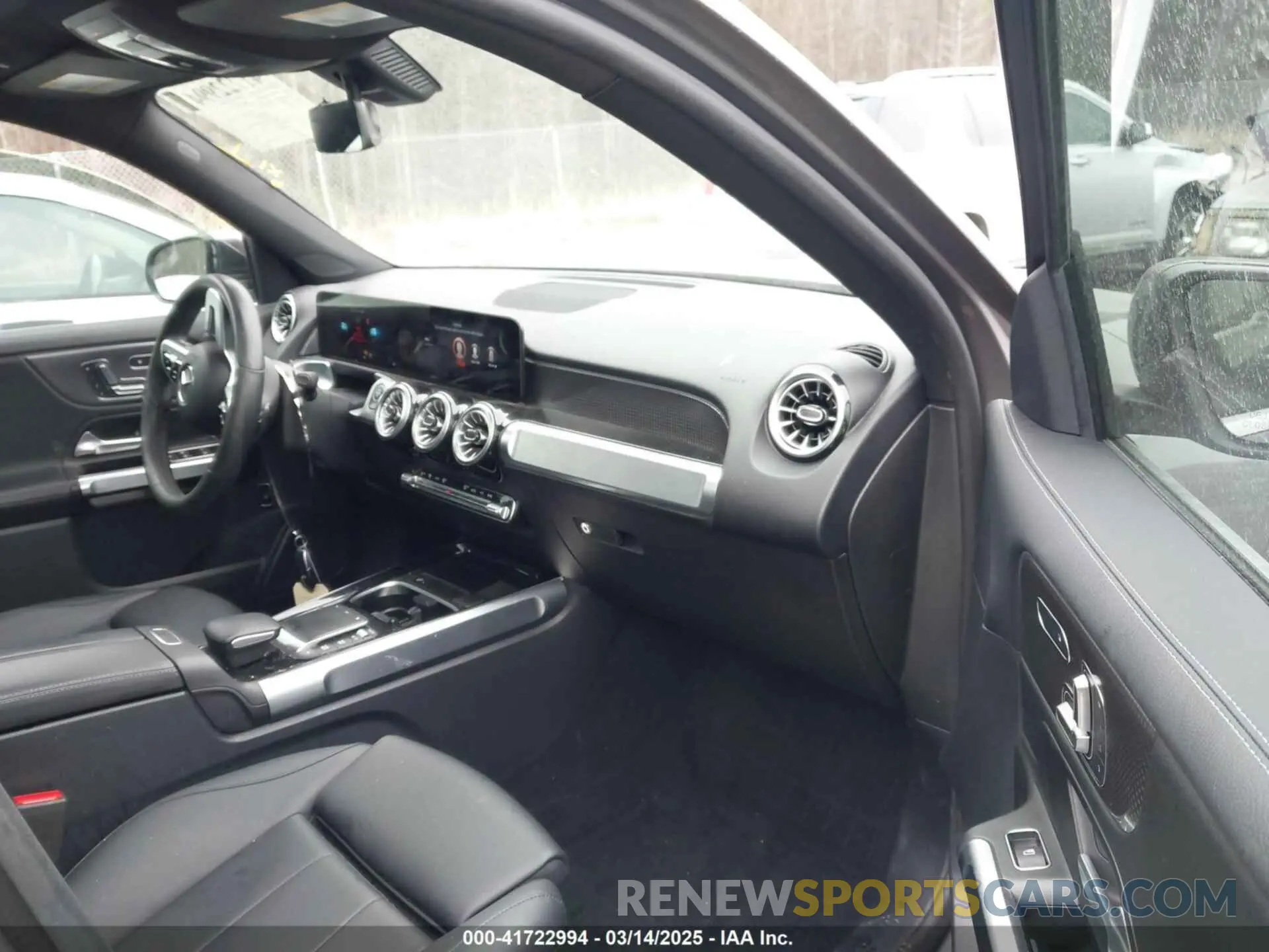 5 Photograph of a damaged car W1N4M4GBXNW238455 MERCEDES-BENZ GLB 250 2022