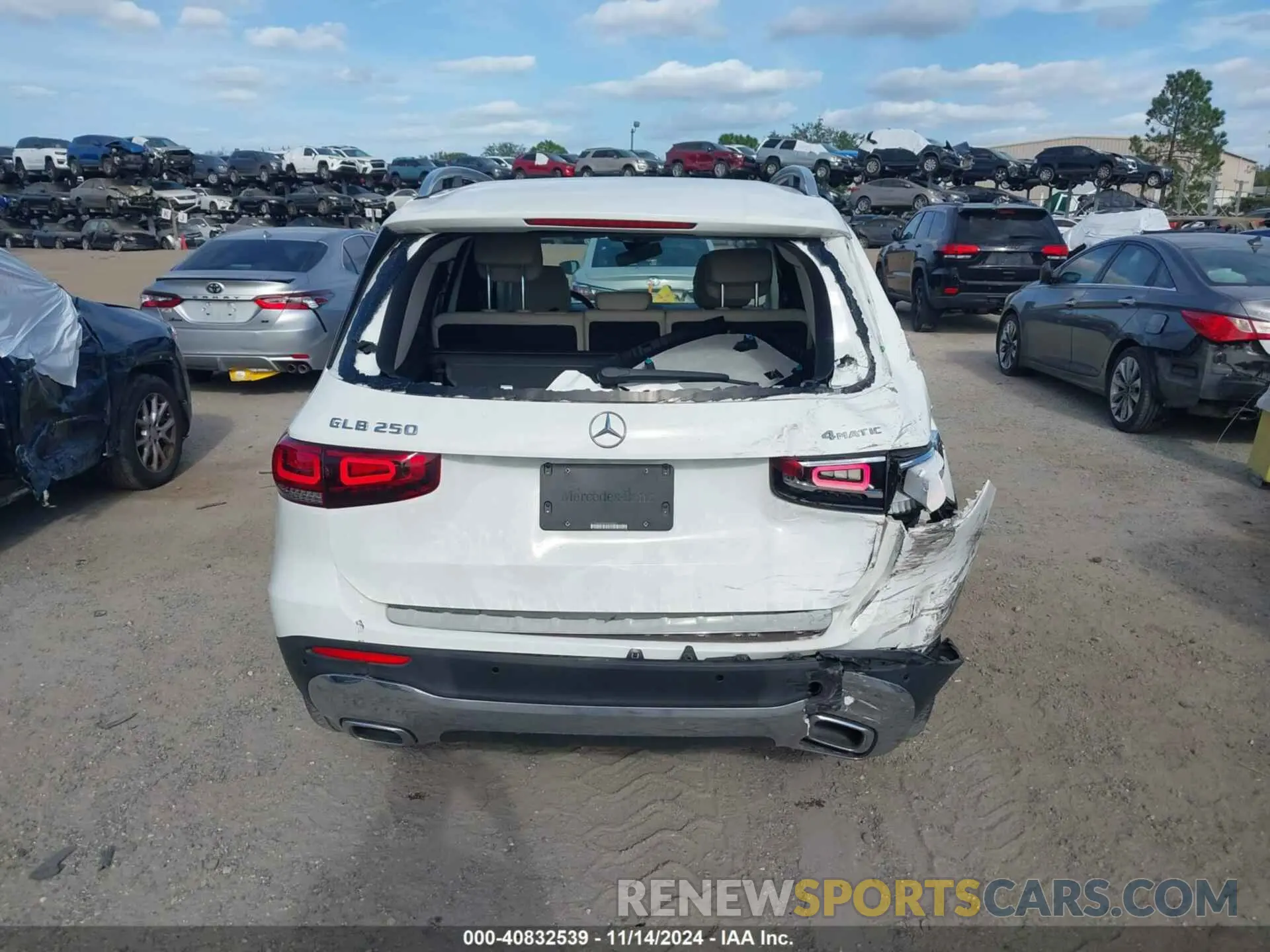 16 Photograph of a damaged car W1N4M4HB0NW234252 MERCEDES-BENZ GLB 250 2022
