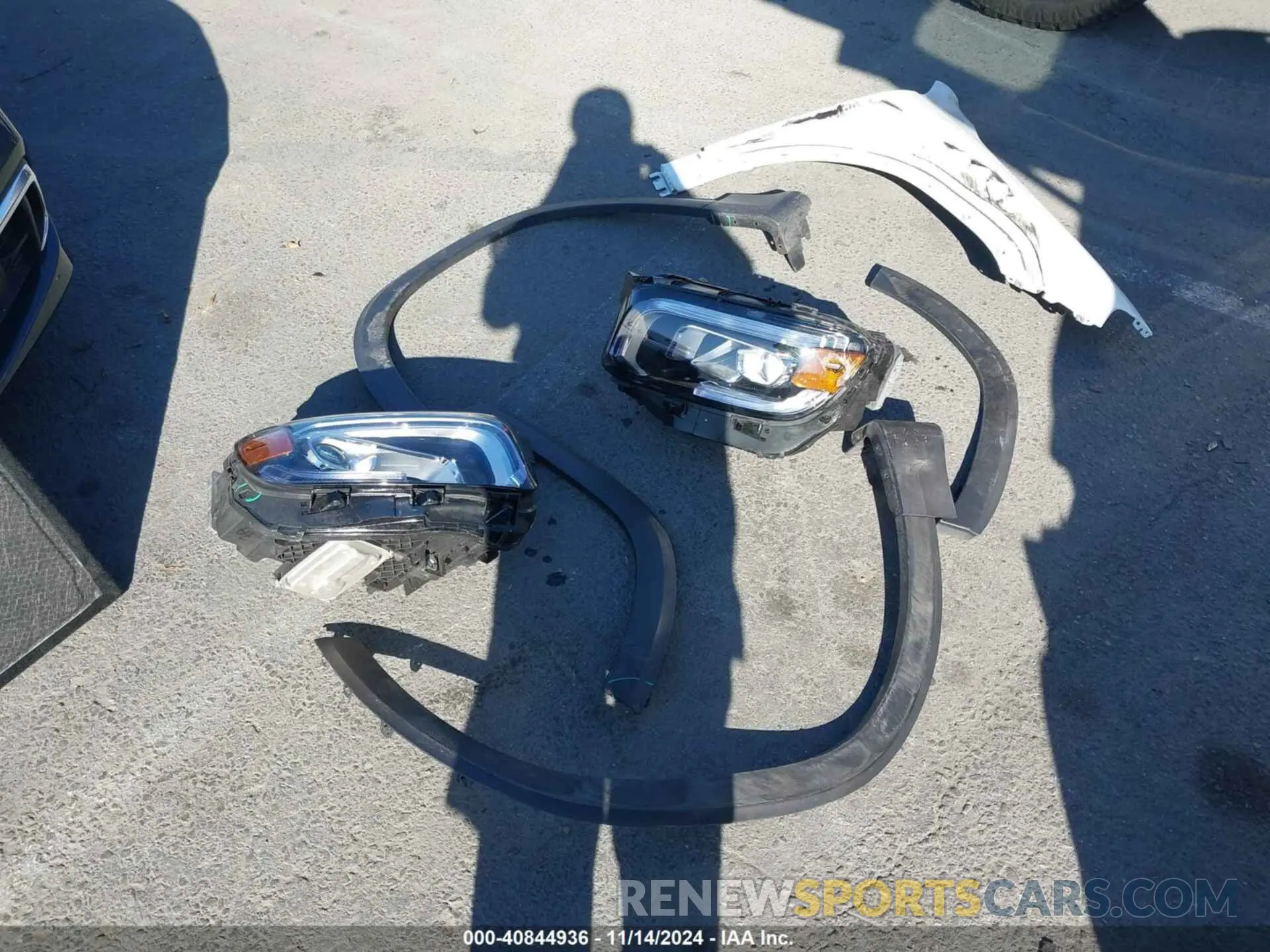 12 Photograph of a damaged car W1N4M4HB1NW241310 MERCEDES-BENZ GLB 250 2022