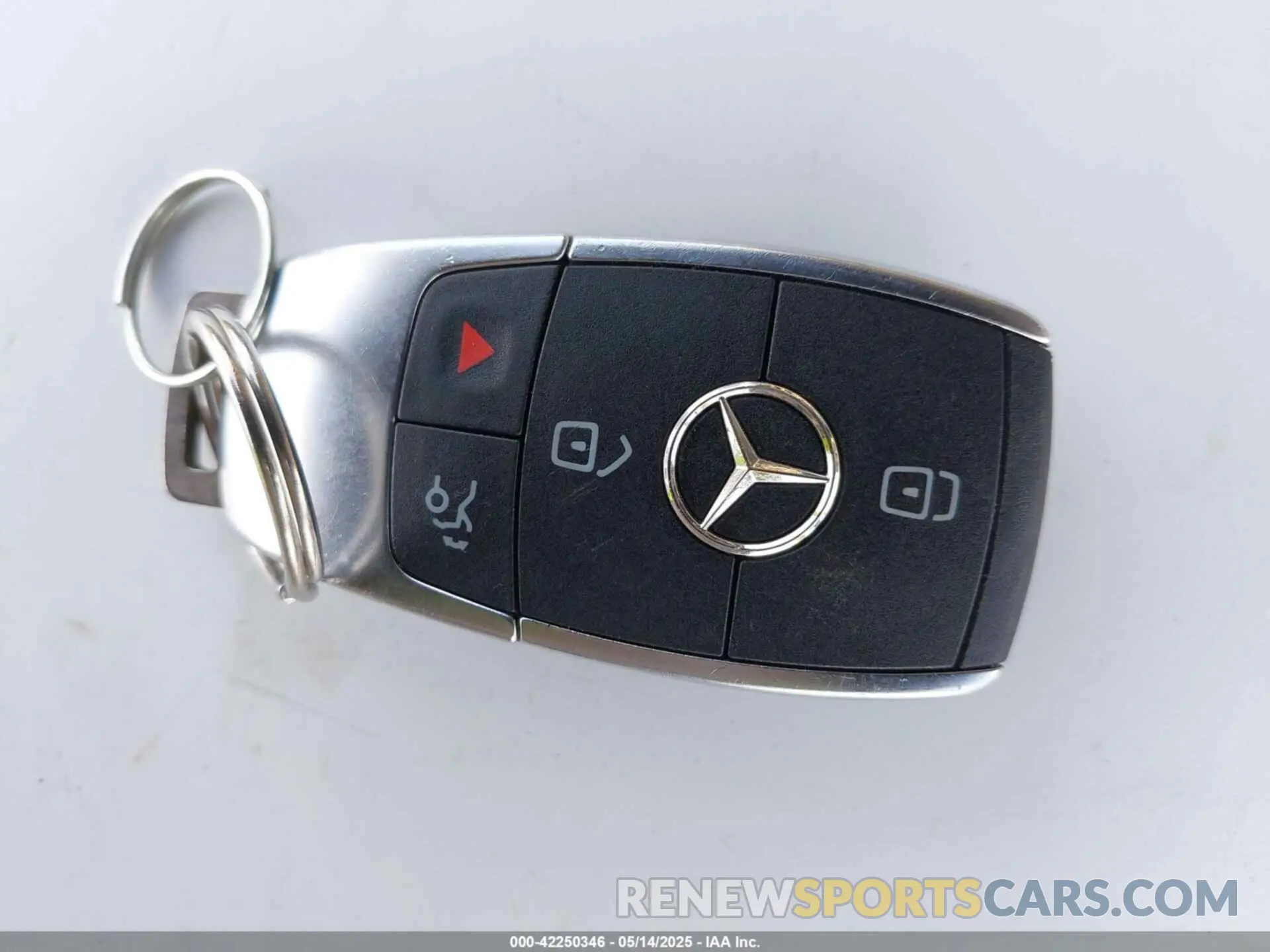 11 Photograph of a damaged car W1N4M4HB2NW172952 MERCEDES-BENZ GLB 250 2022