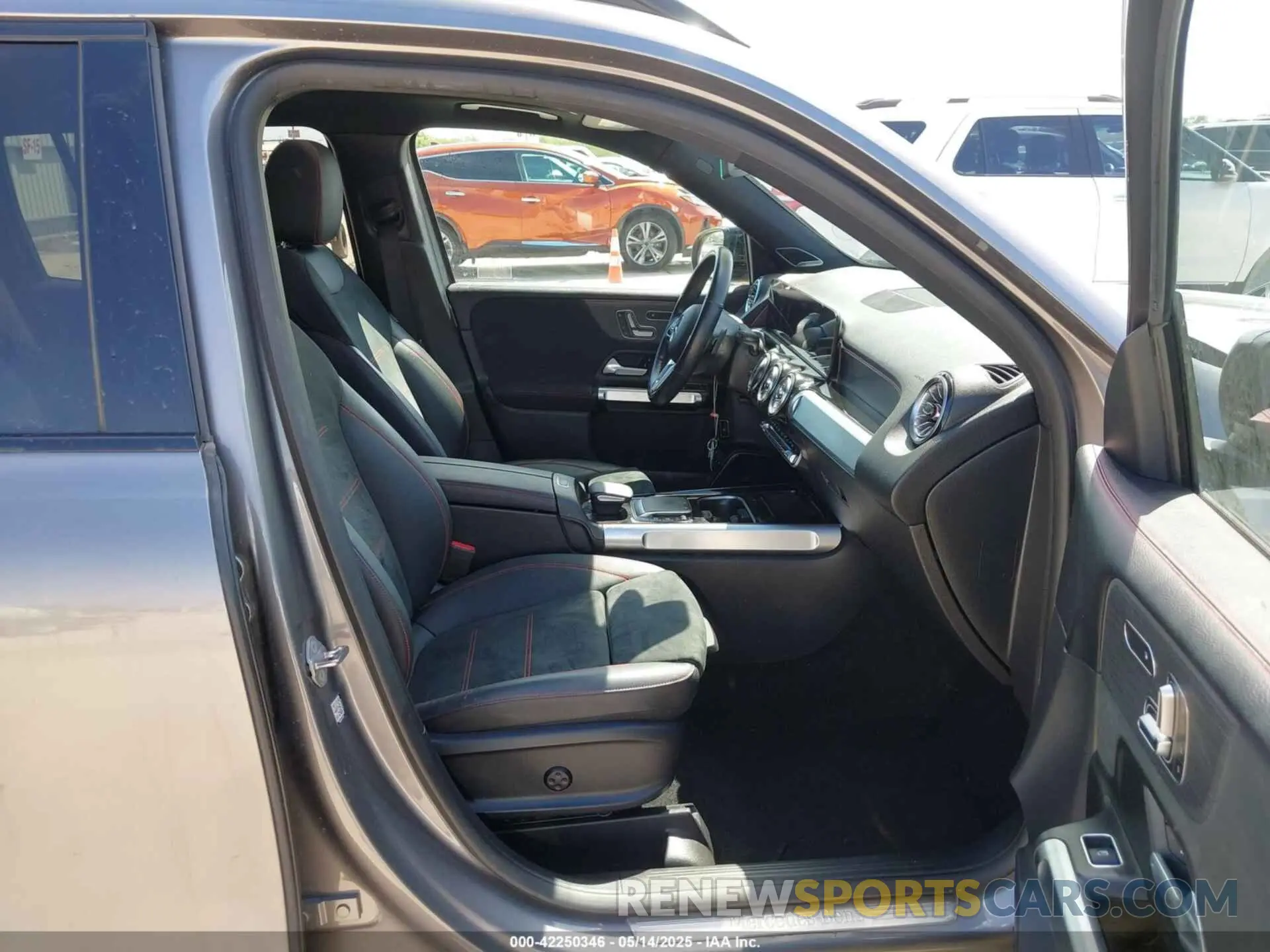 5 Photograph of a damaged car W1N4M4HB2NW172952 MERCEDES-BENZ GLB 250 2022