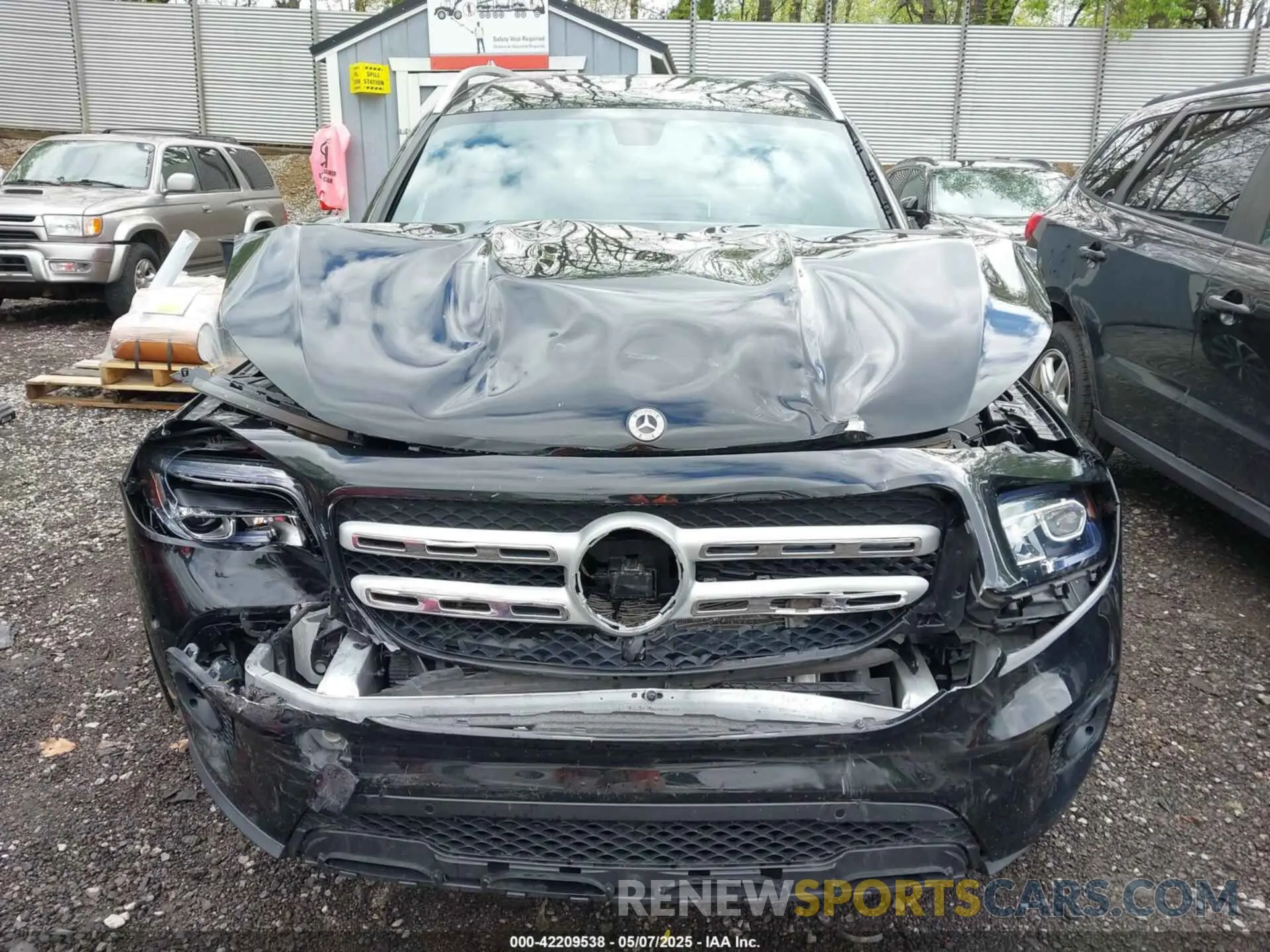 12 Photograph of a damaged car W1N4M4HB3NW247237 MERCEDES-BENZ GLB 250 2022