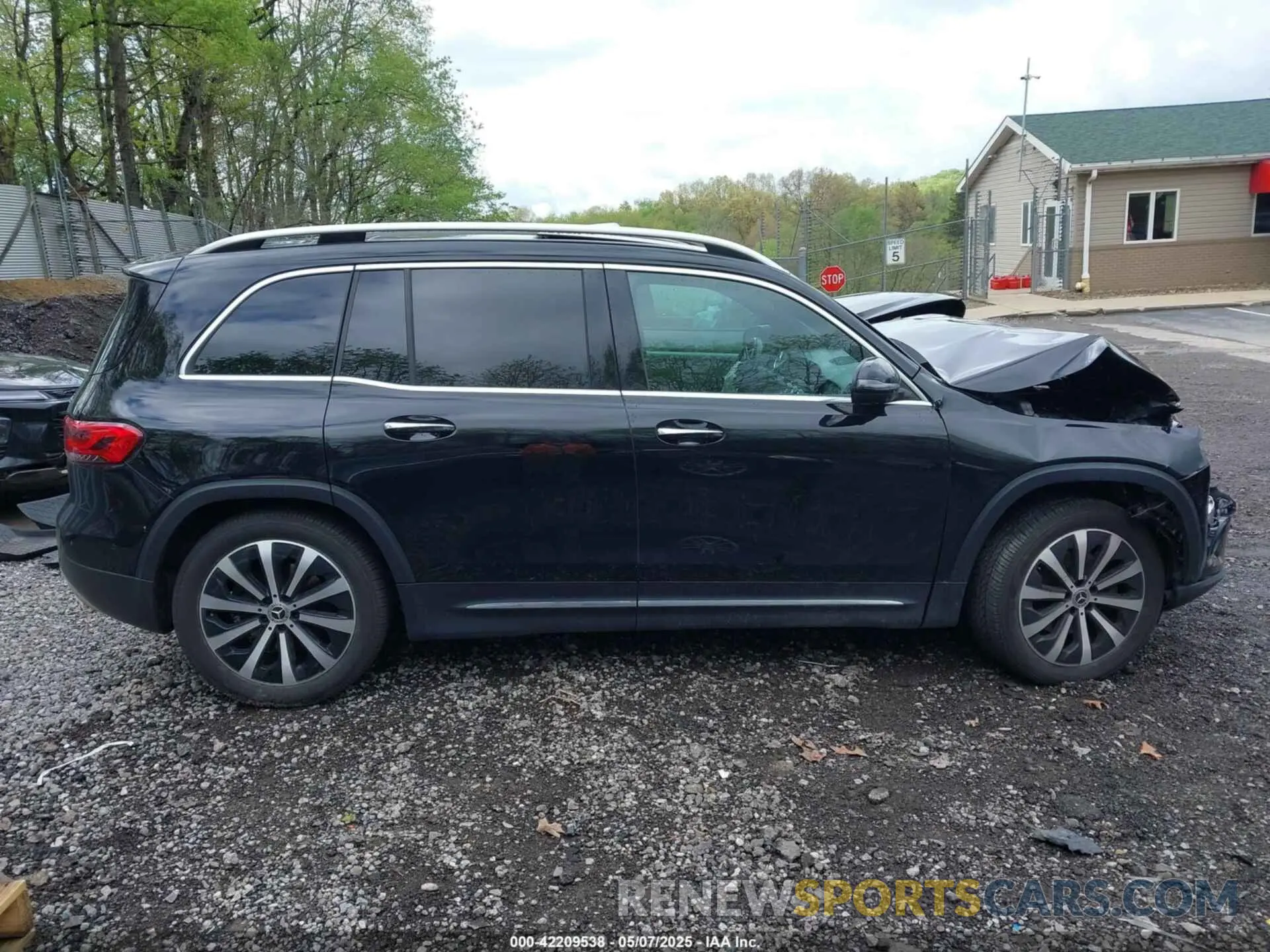 13 Photograph of a damaged car W1N4M4HB3NW247237 MERCEDES-BENZ GLB 250 2022