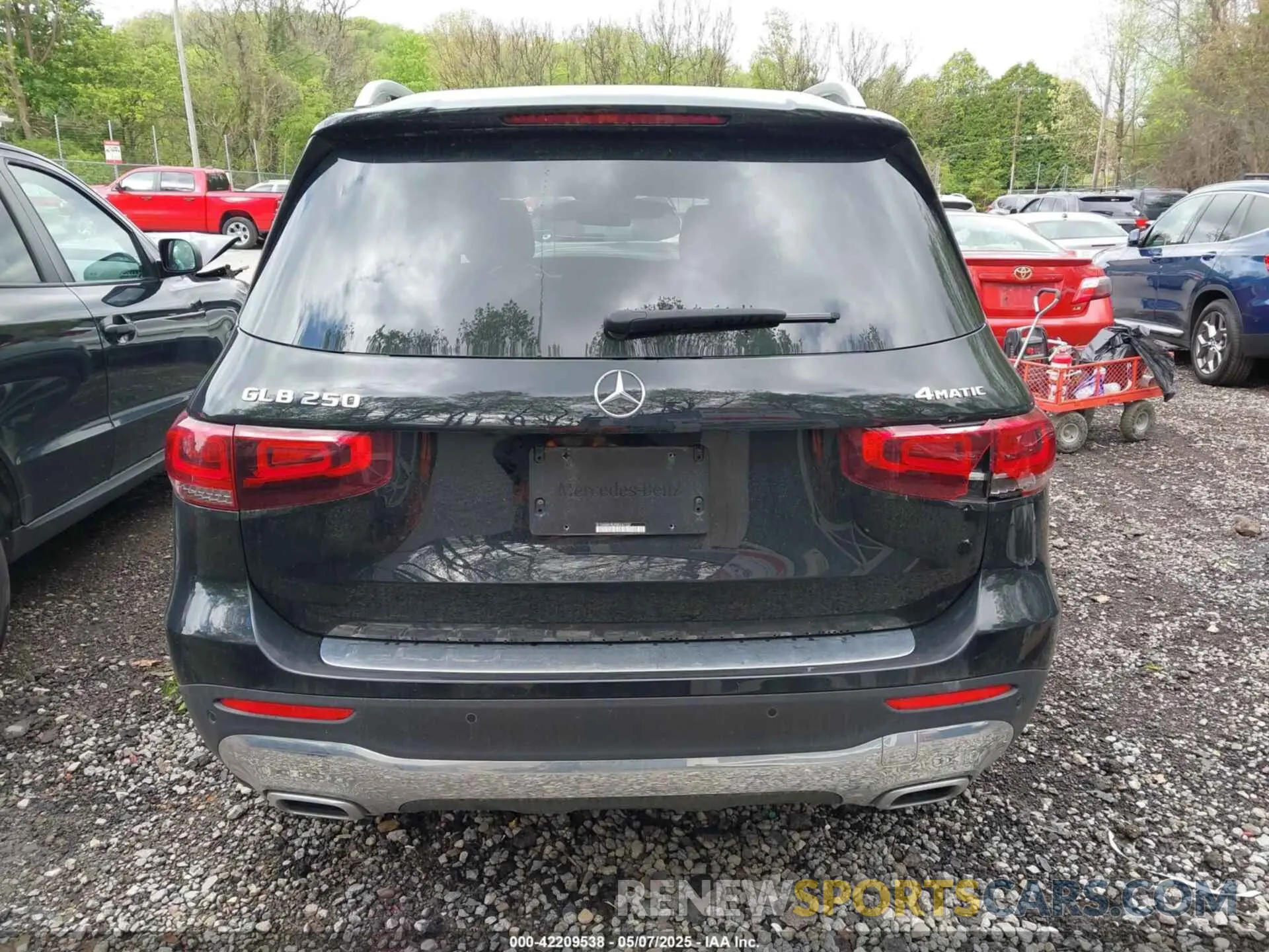 16 Photograph of a damaged car W1N4M4HB3NW247237 MERCEDES-BENZ GLB 250 2022