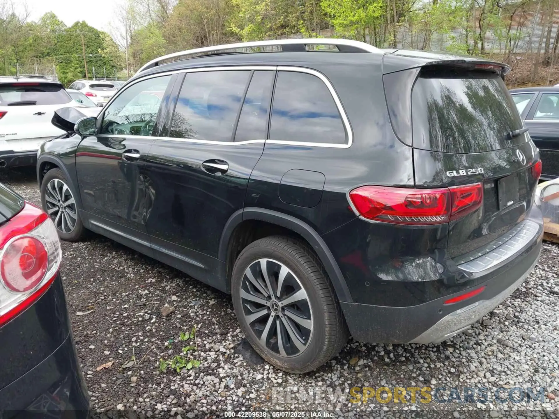 3 Photograph of a damaged car W1N4M4HB3NW247237 MERCEDES-BENZ GLB 250 2022