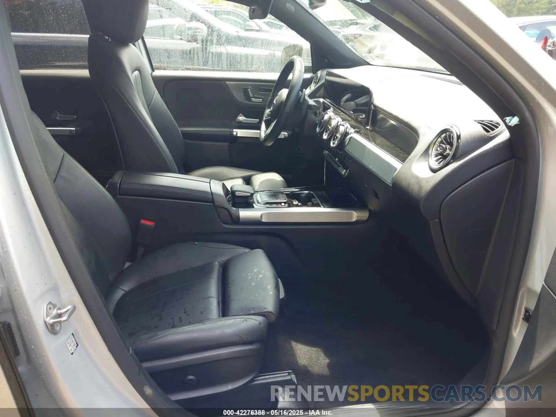 5 Photograph of a damaged car W1N4M4HB5NW171455 MERCEDES-BENZ GLB 250 2022