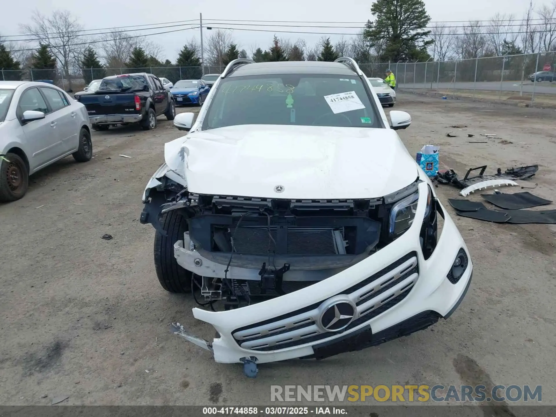 13 Photograph of a damaged car W1N4M4HB7NW173675 MERCEDES-BENZ GLB 250 2022