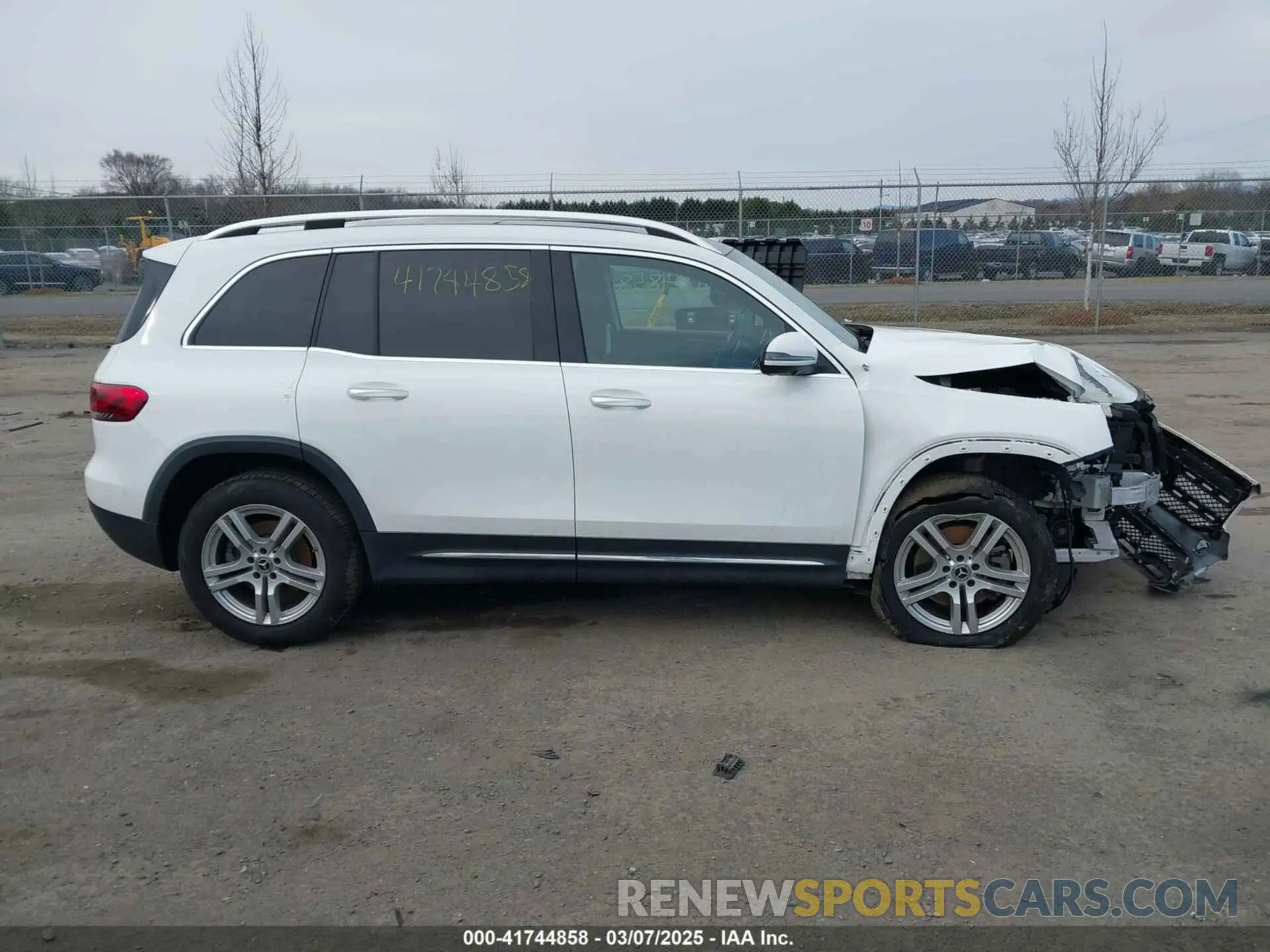 14 Photograph of a damaged car W1N4M4HB7NW173675 MERCEDES-BENZ GLB 250 2022