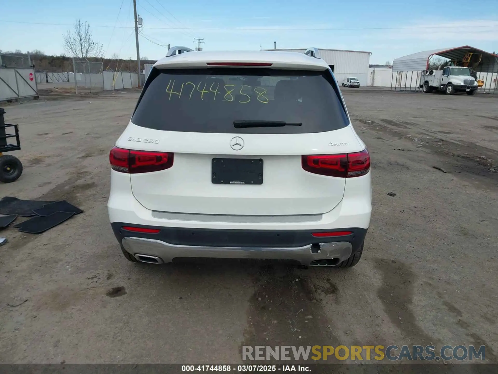 17 Photograph of a damaged car W1N4M4HB7NW173675 MERCEDES-BENZ GLB 250 2022