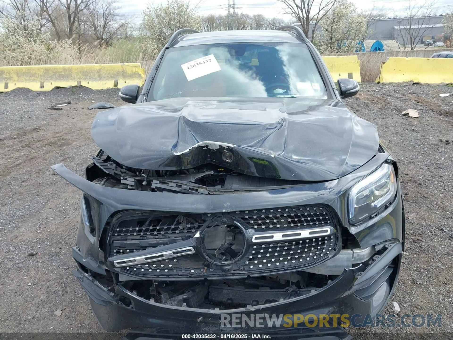 12 Photograph of a damaged car W1N4M4HB7NW184451 MERCEDES-BENZ GLB 250 2022