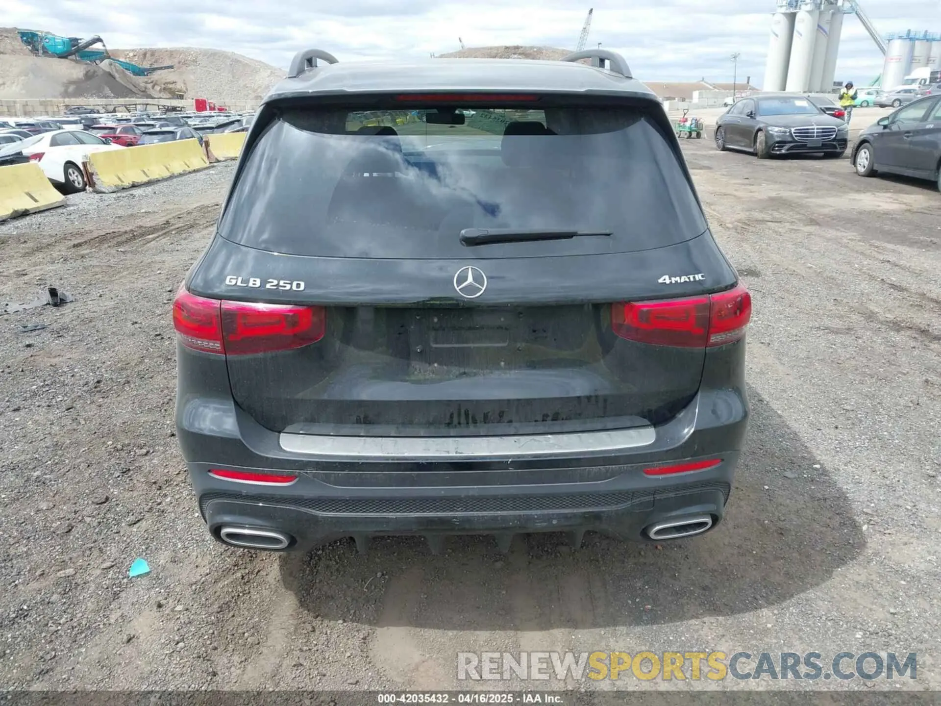 16 Photograph of a damaged car W1N4M4HB7NW184451 MERCEDES-BENZ GLB 250 2022