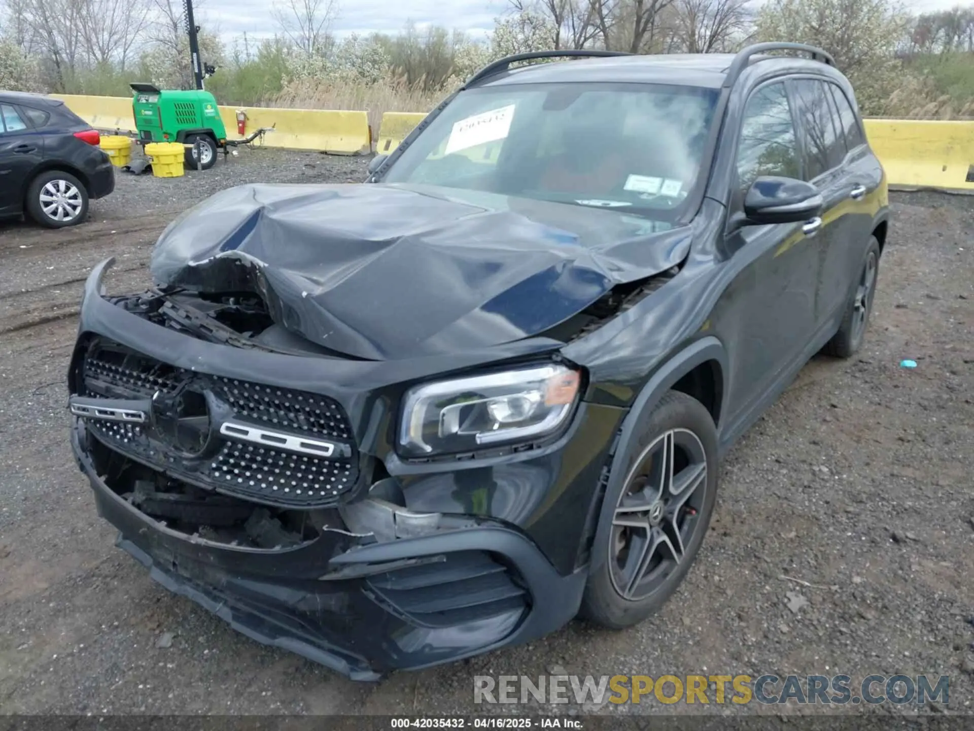 2 Photograph of a damaged car W1N4M4HB7NW184451 MERCEDES-BENZ GLB 250 2022
