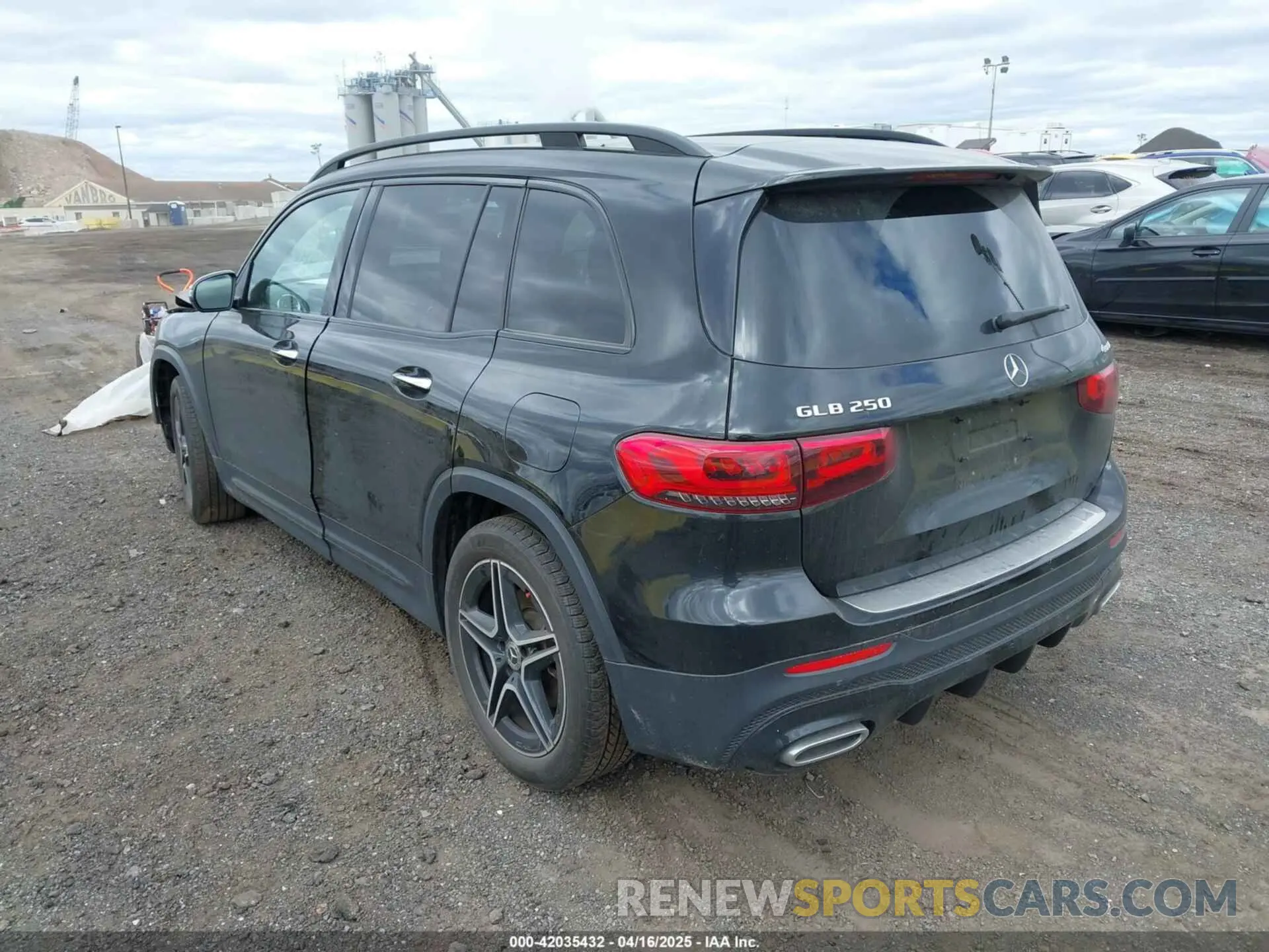 3 Photograph of a damaged car W1N4M4HB7NW184451 MERCEDES-BENZ GLB 250 2022