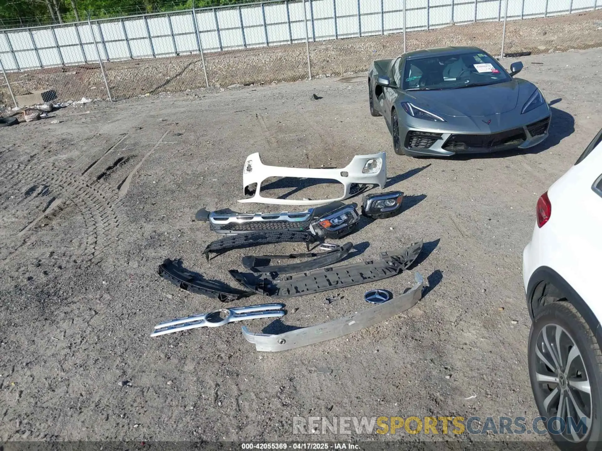 12 Photograph of a damaged car W1N4M4HB7NW246107 MERCEDES-BENZ GLB 250 2022