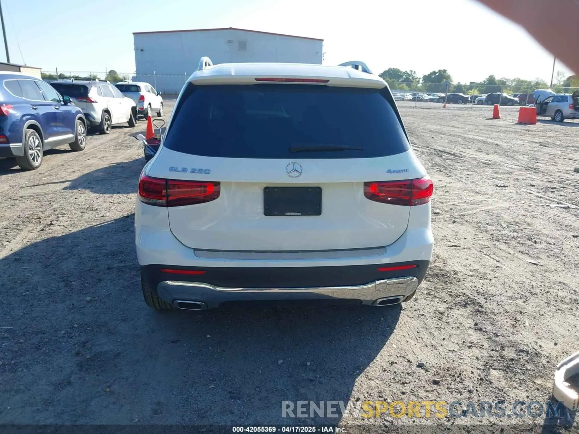 17 Photograph of a damaged car W1N4M4HB7NW246107 MERCEDES-BENZ GLB 250 2022