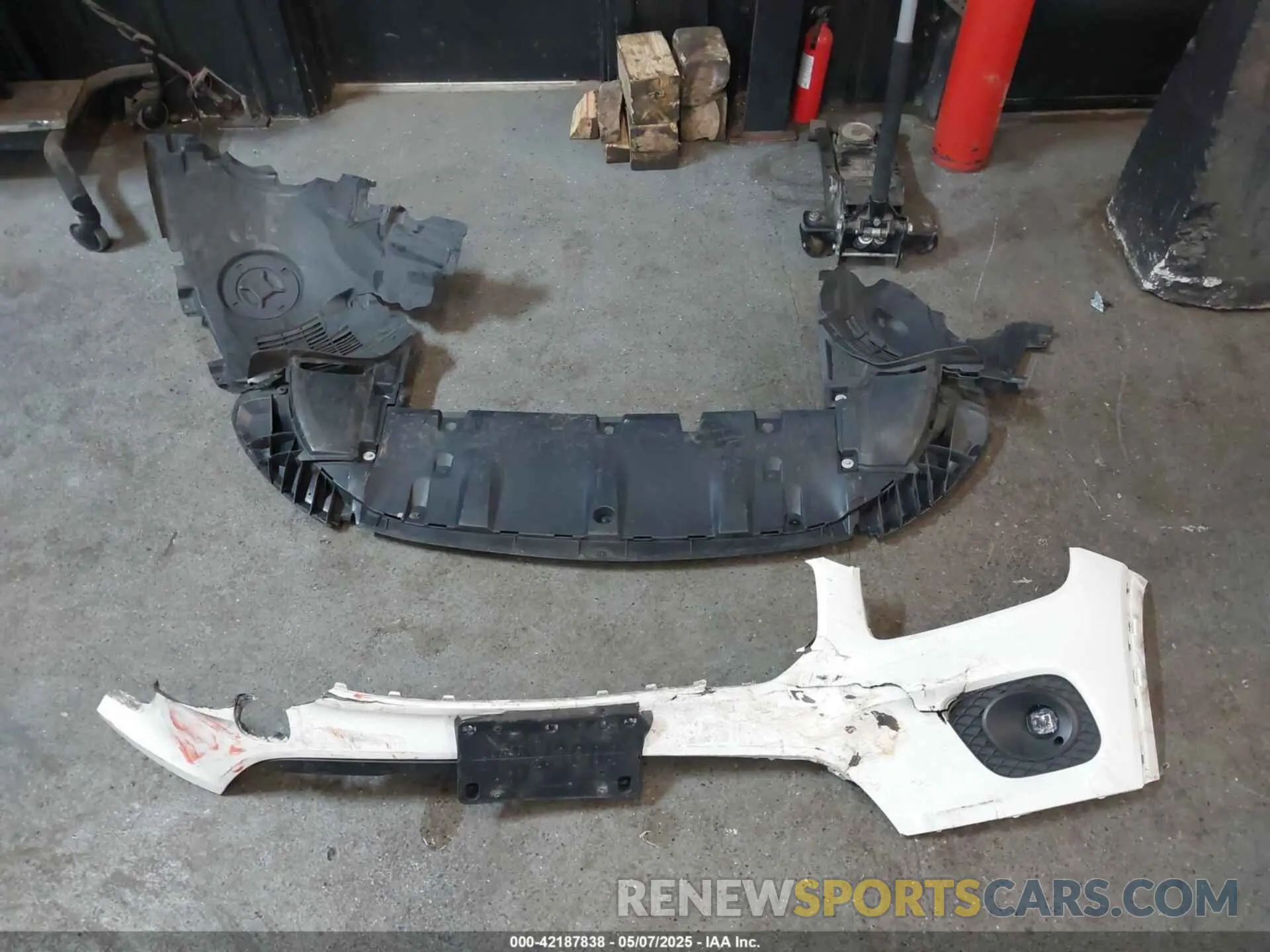 12 Photograph of a damaged car W1N4M4HBXNW242813 MERCEDES-BENZ GLB 250 2022