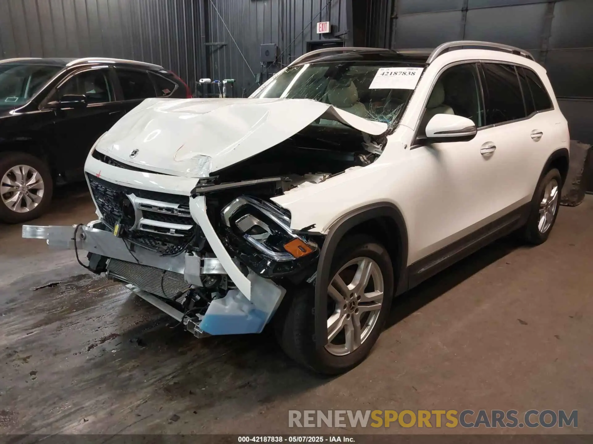 2 Photograph of a damaged car W1N4M4HBXNW242813 MERCEDES-BENZ GLB 250 2022
