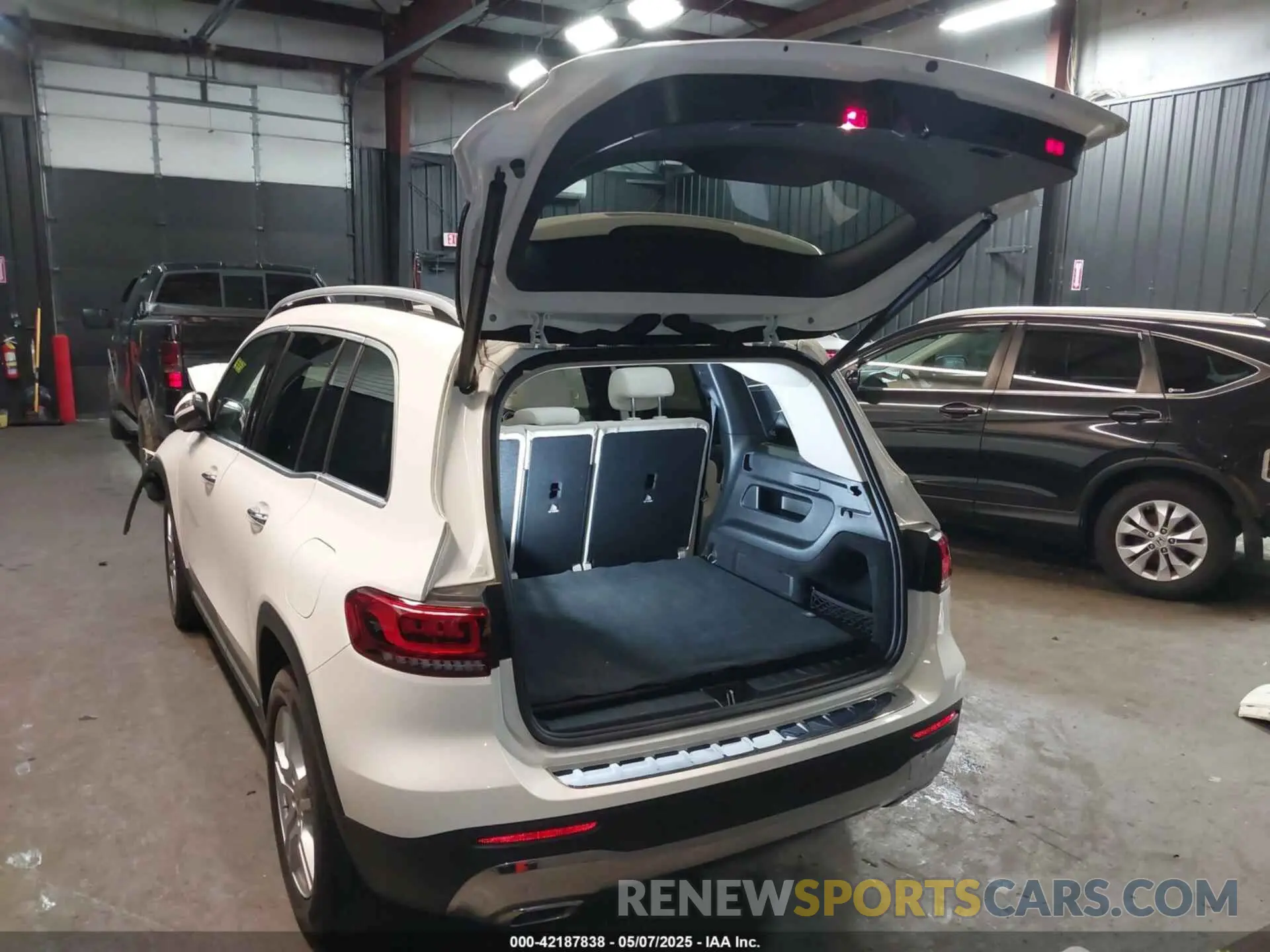 3 Photograph of a damaged car W1N4M4HBXNW242813 MERCEDES-BENZ GLB 250 2022