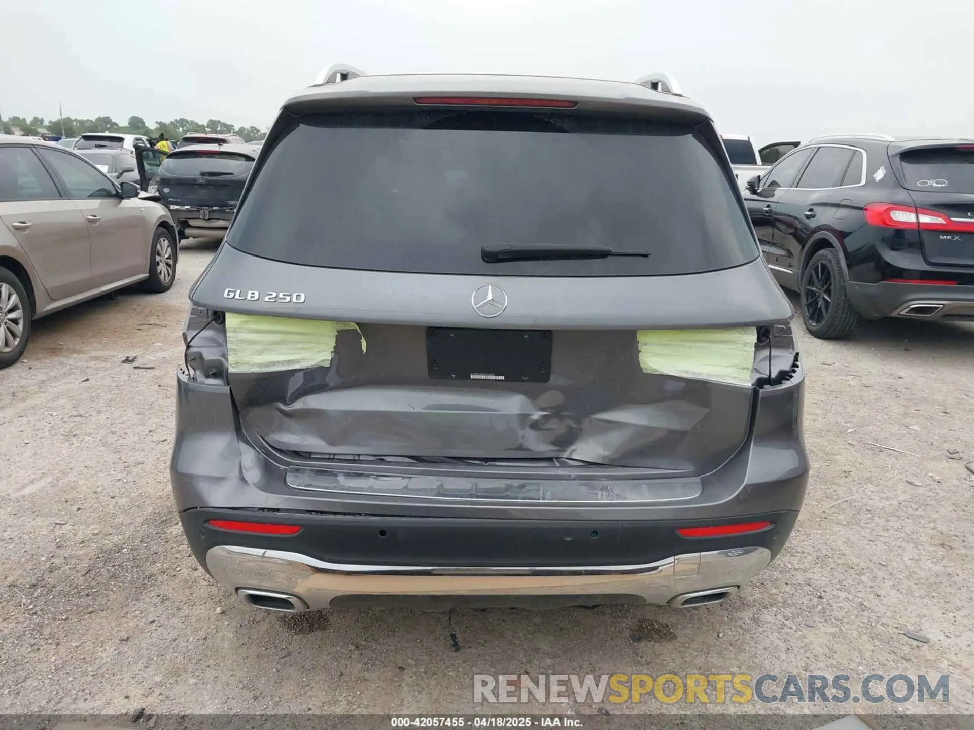 16 Photograph of a damaged car W1N4M4GB3PW328839 MERCEDES-BENZ GLB 250 2023