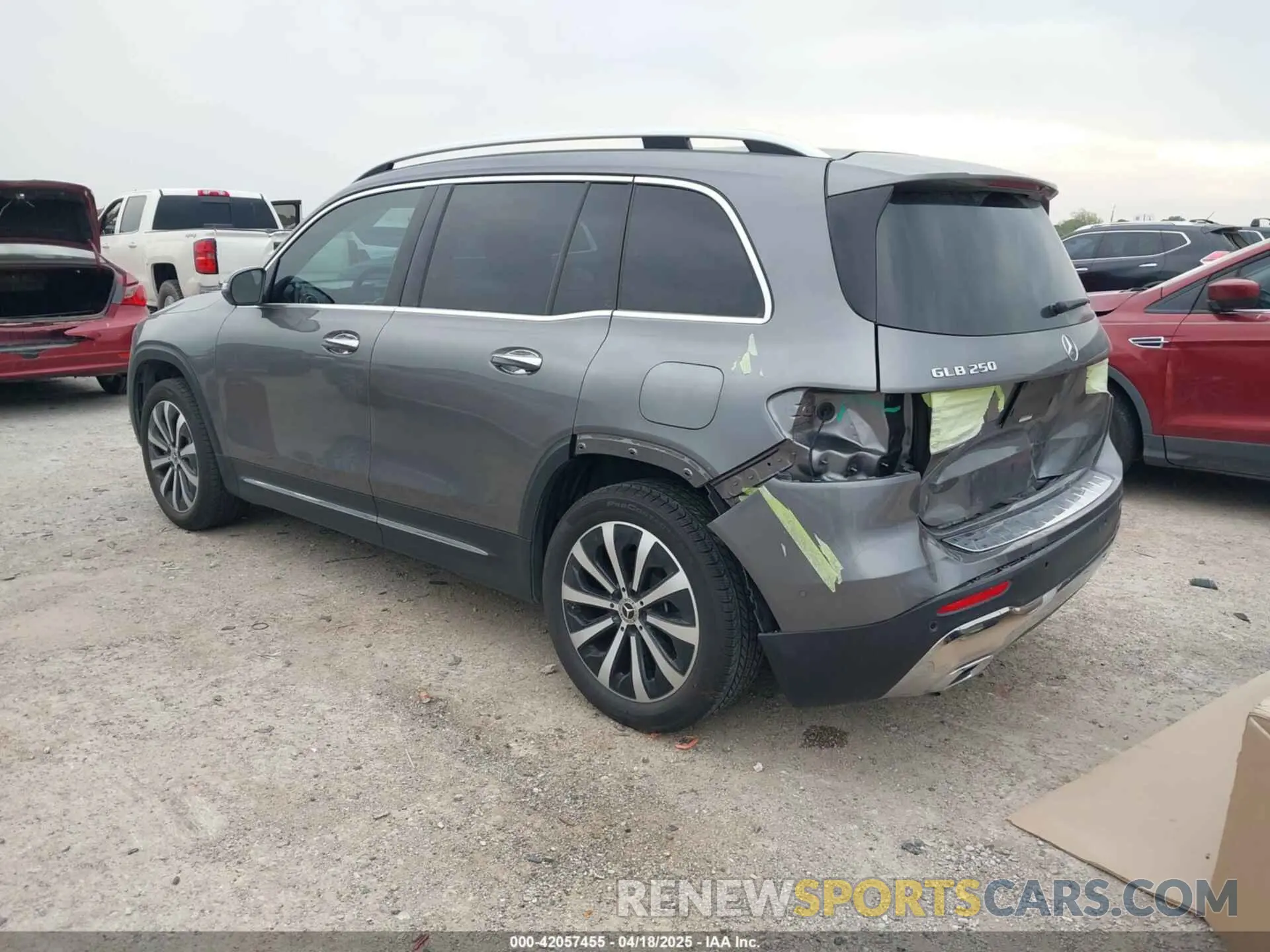 3 Photograph of a damaged car W1N4M4GB3PW328839 MERCEDES-BENZ GLB 250 2023