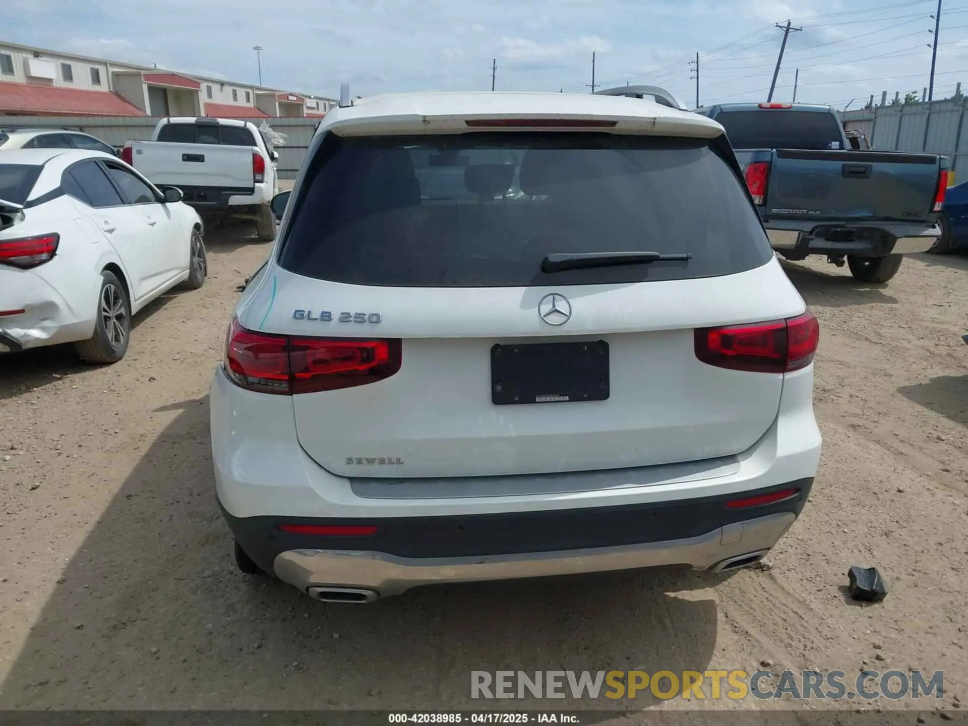 17 Photograph of a damaged car W1N4M4GB4PW298282 MERCEDES-BENZ GLB 250 2023