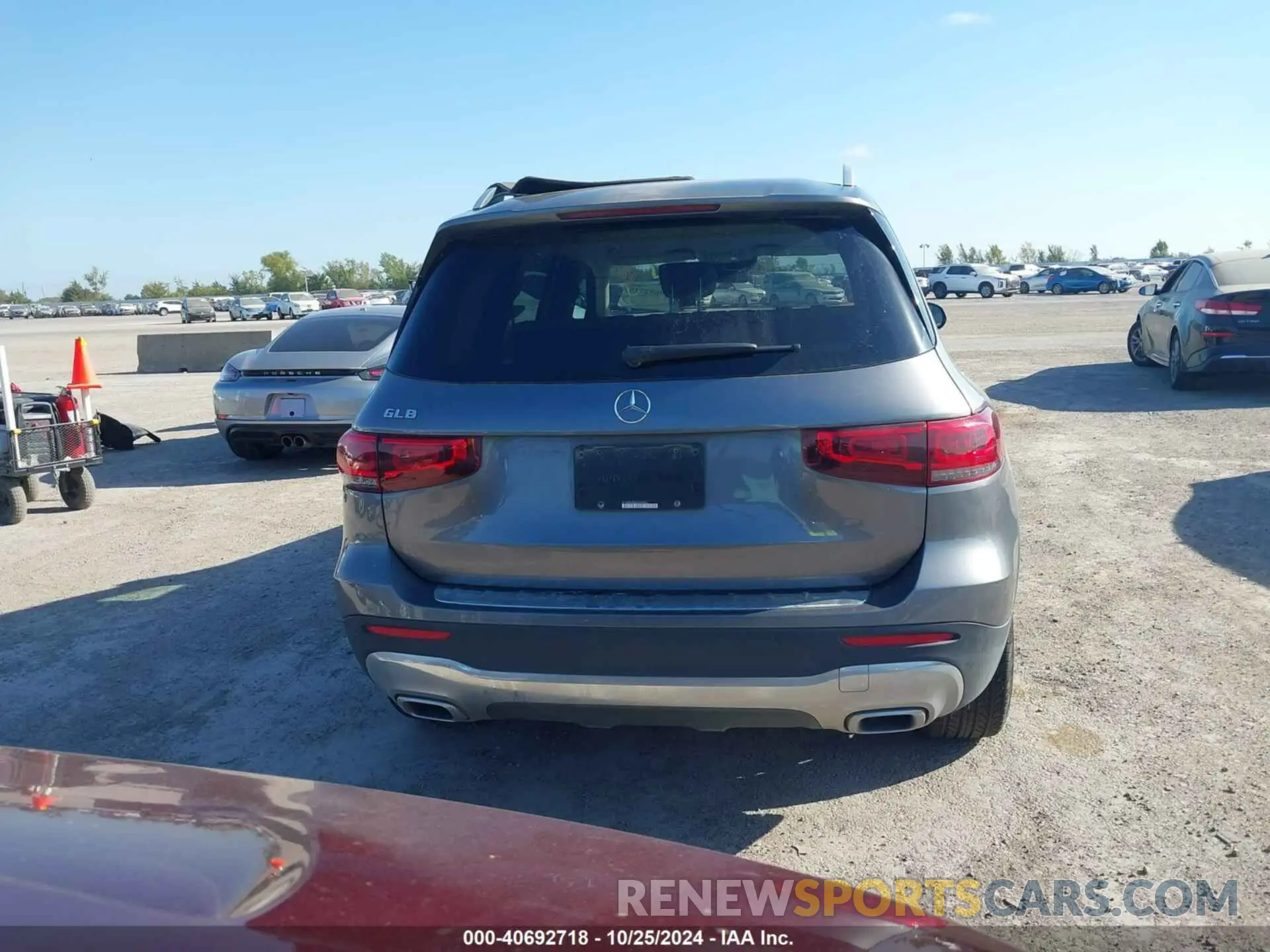 17 Photograph of a damaged car W1N4M4GB5PW265940 MERCEDES-BENZ GLB 250 2023