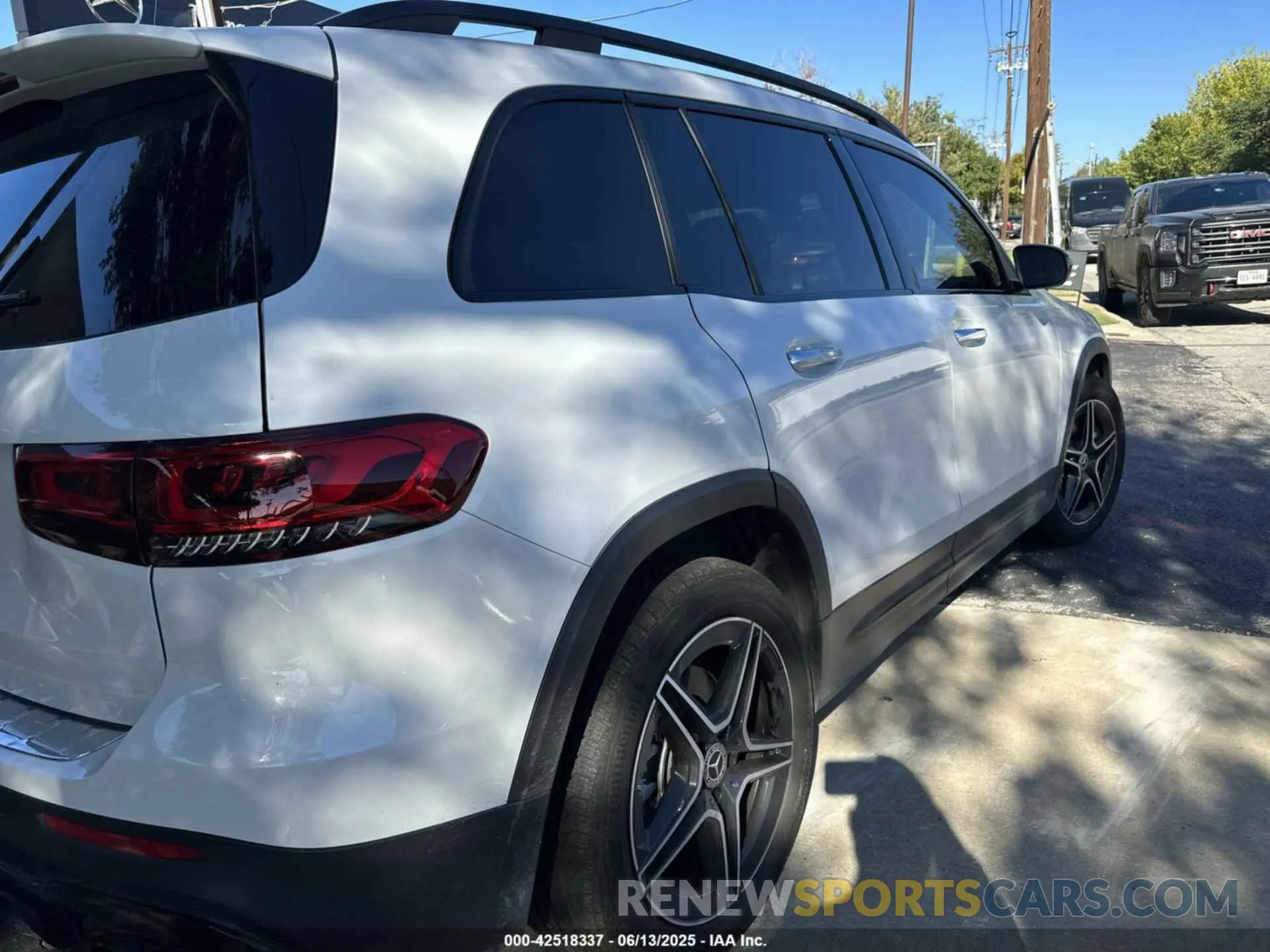 4 Photograph of a damaged car W1N4M4GB5PW321861 MERCEDES-BENZ GLB 250 2023