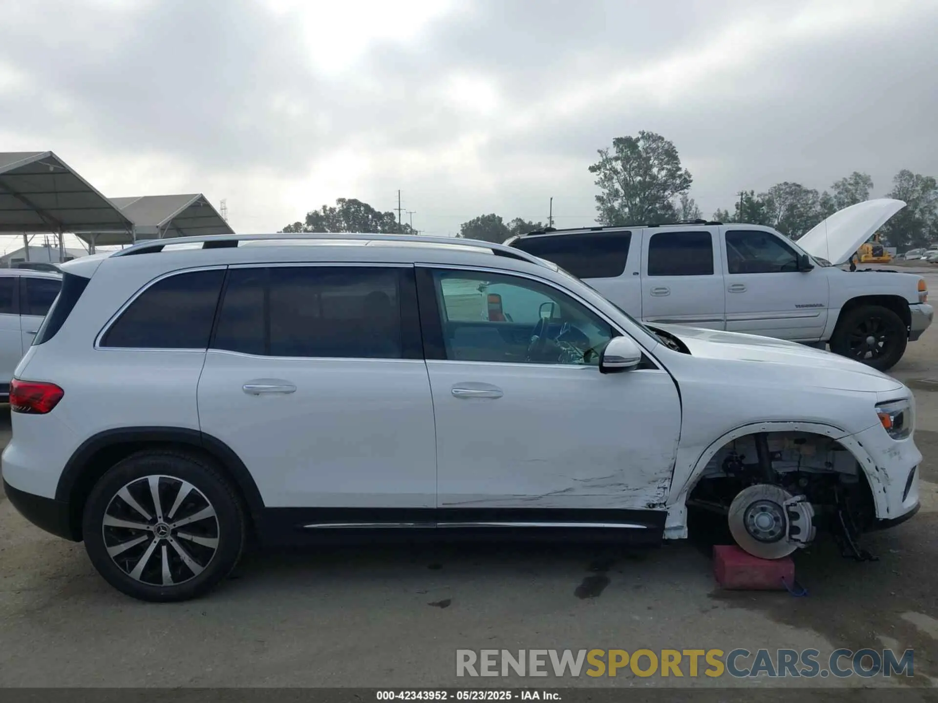14 Photograph of a damaged car W1N4M4GB6PW262478 MERCEDES-BENZ GLB 250 2023
