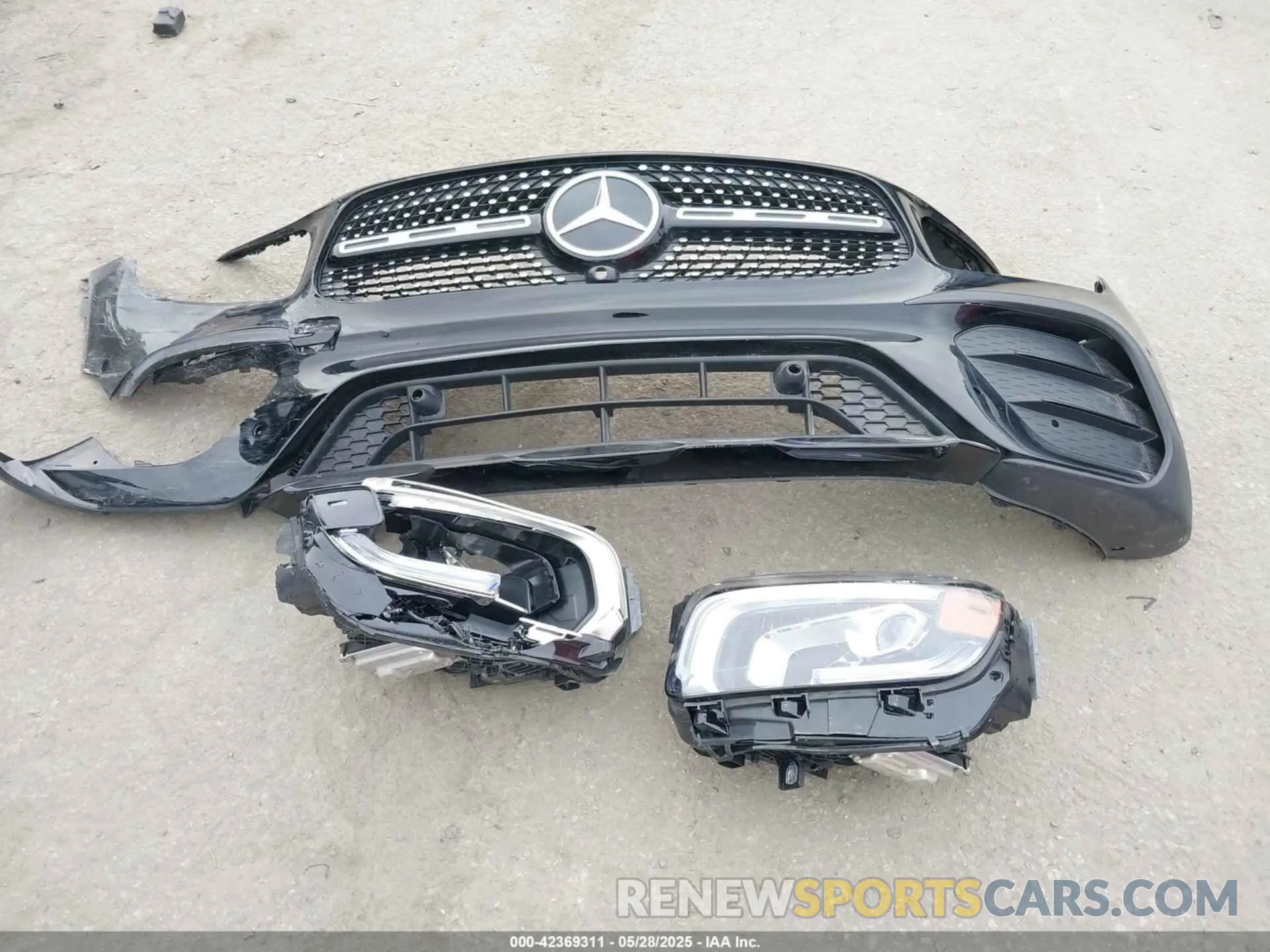 12 Photograph of a damaged car W1N4M4GB7PW331968 MERCEDES-BENZ GLB 250 2023