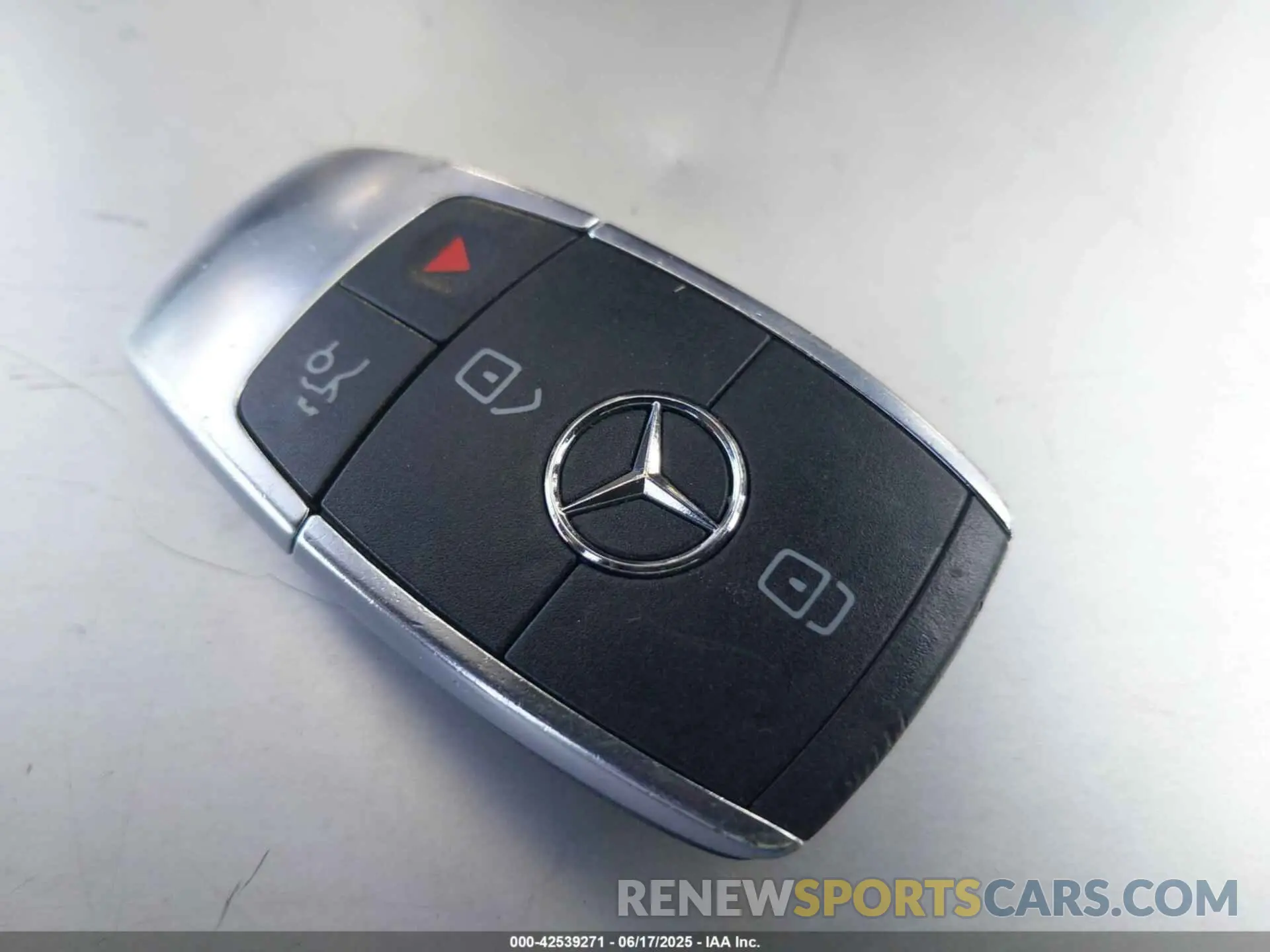 11 Photograph of a damaged car W1N4M4GB9PW273782 MERCEDES-BENZ GLB 250 2023