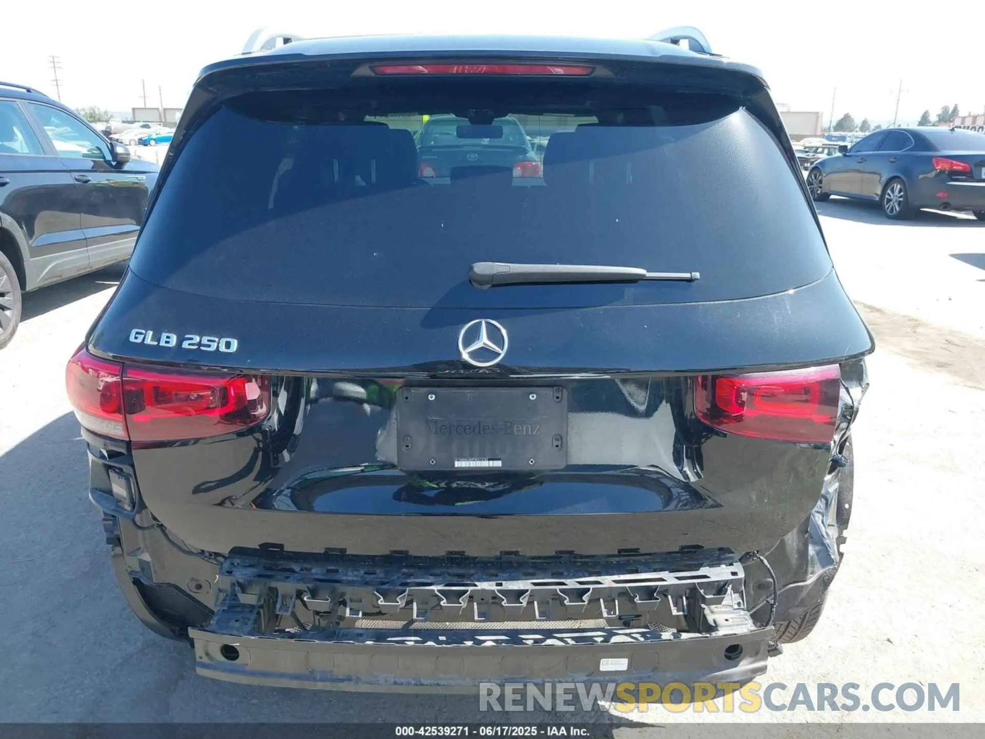 17 Photograph of a damaged car W1N4M4GB9PW273782 MERCEDES-BENZ GLB 250 2023