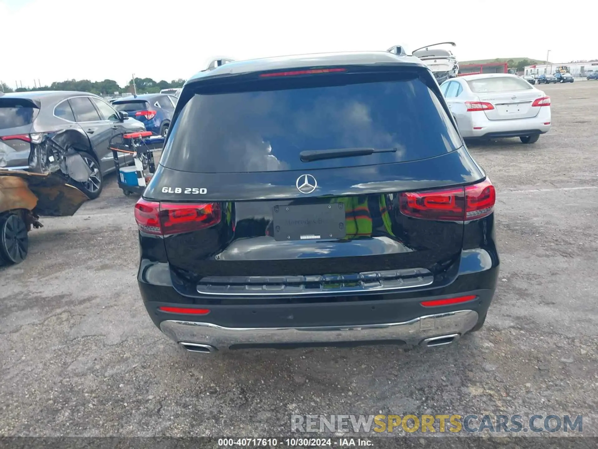 17 Photograph of a damaged car W1N4M4GB9PW296088 MERCEDES-BENZ GLB 250 2023
